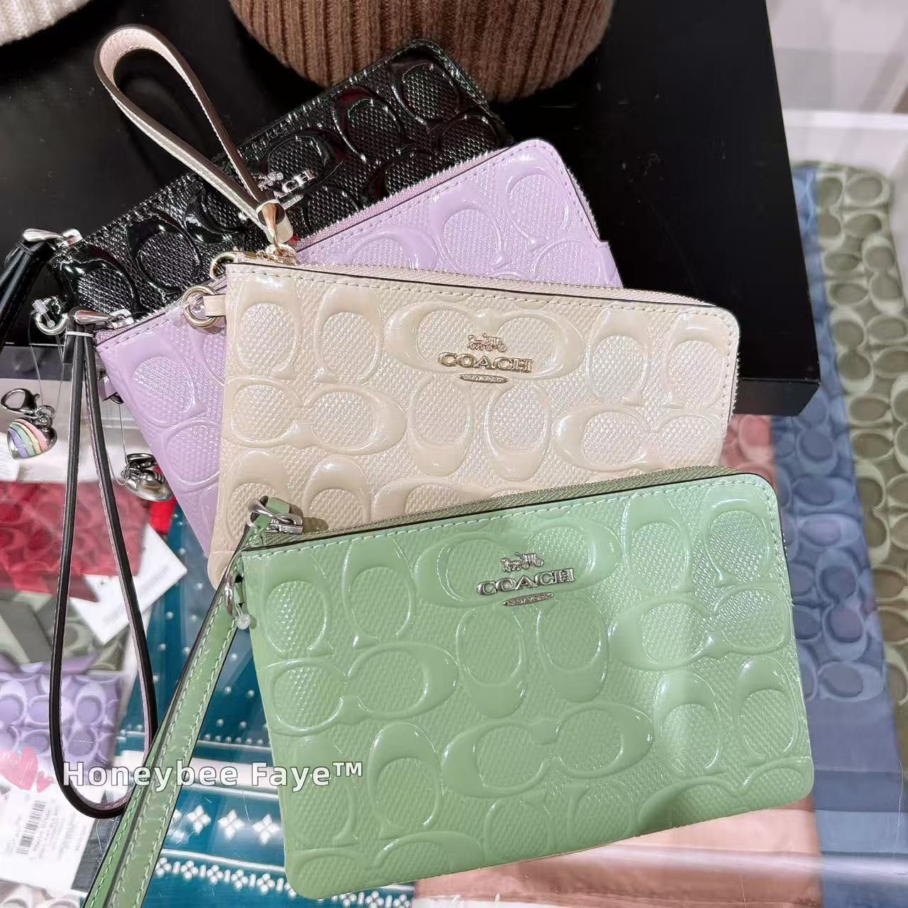 Coach Corner Zip Wristlet In Signature Leather Heart Charm CDF04 Size ONE SIZE - 2 Thumbnail