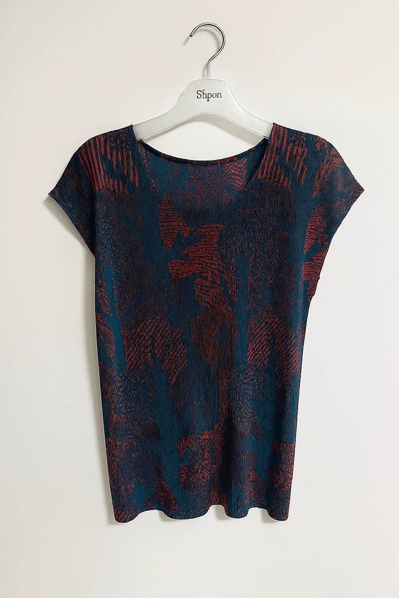 Issey Miyake Issey Miyake Black and red wide-sleeved pleated top Size L / US 10 / IT 46 - 1 Thumbnail