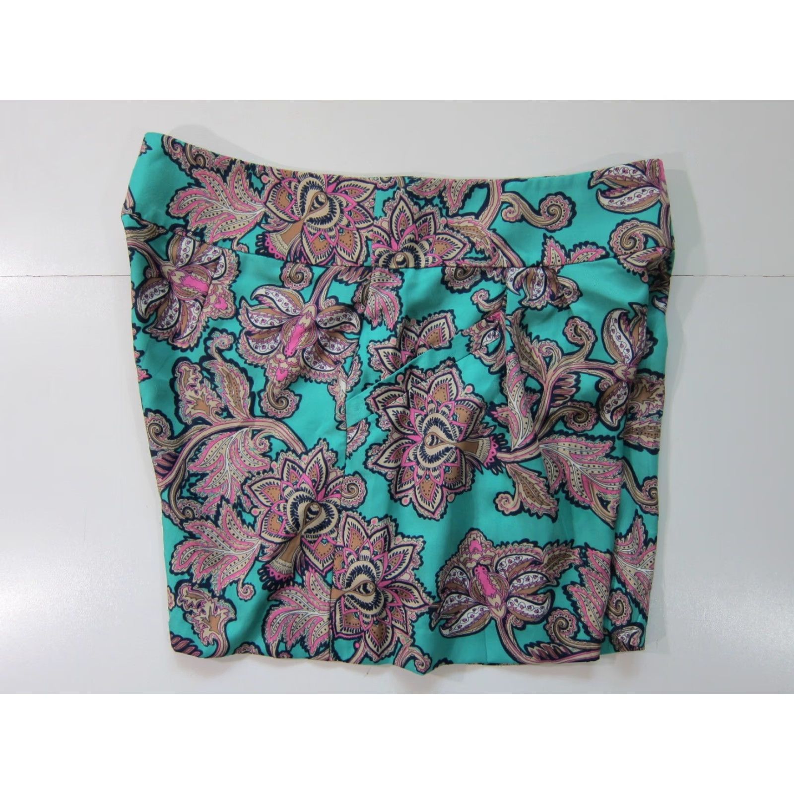 Ann Taylor Ann Taylor Loft Women Short Paint Pink Paisley Floral Pocket Pleated 10 Shoes? Size 32" / US 10 / IT 46 - 3 Thumbnail