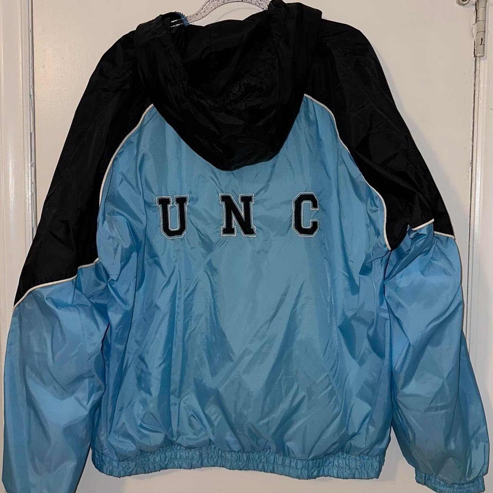 Vintage Vintage UNC Tar Heels Tank Windbreaker Jacket size XL Size US XL / EU 56 / 4 - 8 Thumbnail
