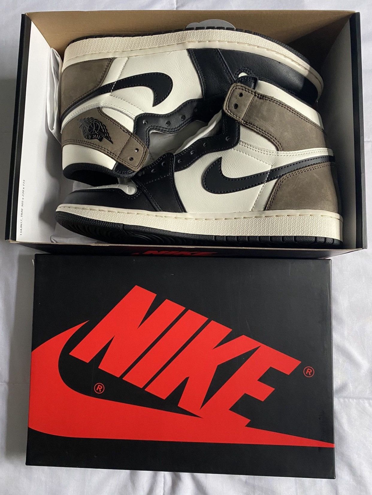 Jordan Brand × Nike Air Jordan 1 Retro High OG Dark Mocha Size US 9 / EU 42 - 7 Thumbnail