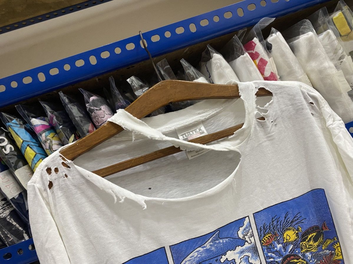 Tultex DISTRESSED SAIPAN TSHIRT Size US M / EU 48-50 / 2 - 5 Thumbnail