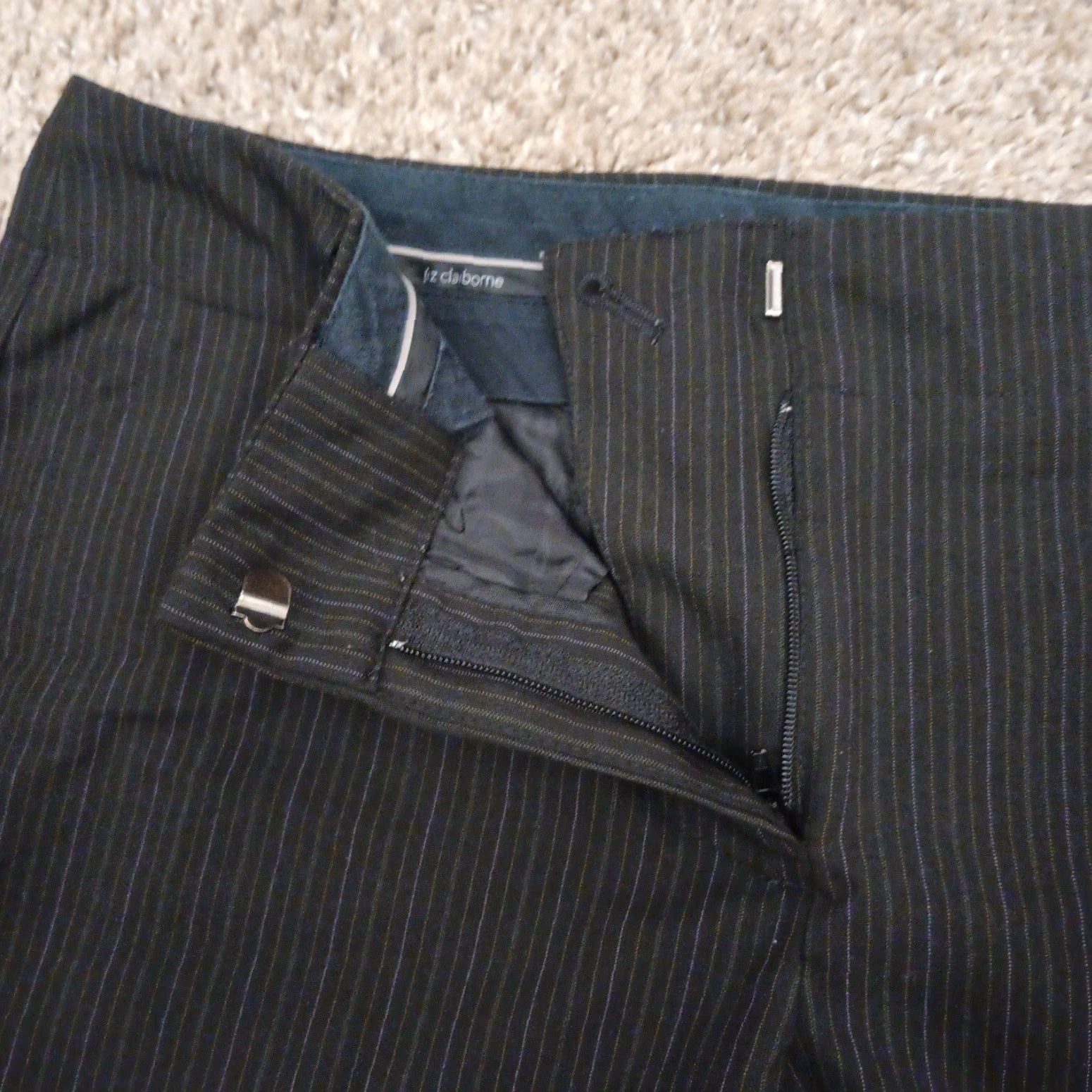 Liz Claiborne Liz Claiborne Dress Pants Womens Size 6 Petite Black Striped Straight Inseam 28 in Polyester Blend Flat Front Pockets" Size 28" / US 6 / IT 42 - 4 Thumbnail