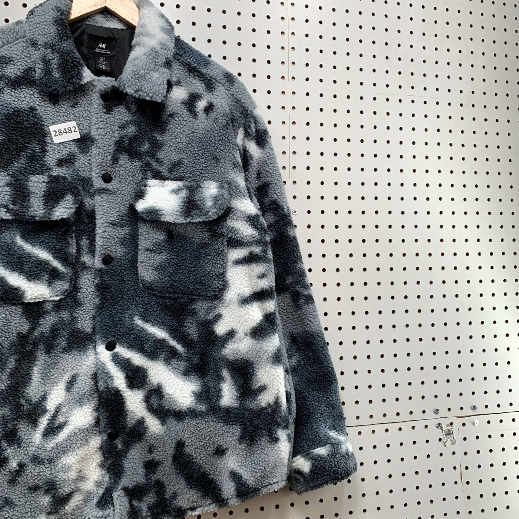 H&M VINTAGE H&M Camouflage Bomber Jacket Adult Small Gray Fleece Deep Pile Snap JAcket 23X29.5 Size US S / EU 44-46 / 1 - 4 Thumbnail
