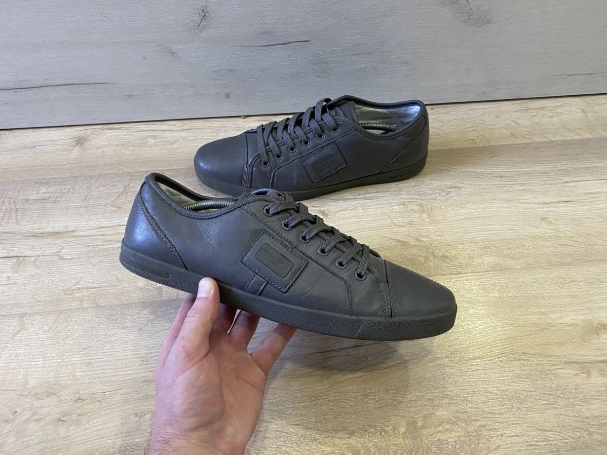 DOLCE & GABBANA CS0900 LOGO PLATE LOW CUT LEATHER SNEAKERS