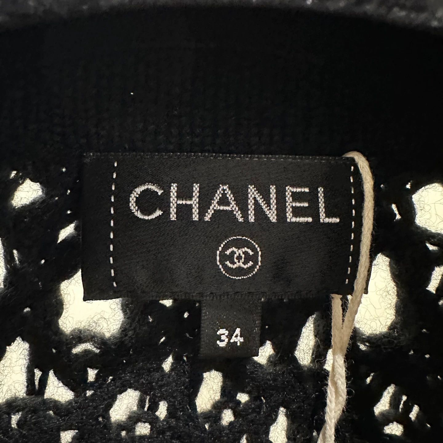 Chanel Chanel 462 Crystal Camellia Button Cashmere Cutout Knit 34 Size XS / US 0-2 / IT 36-38 - 3 Thumbnail