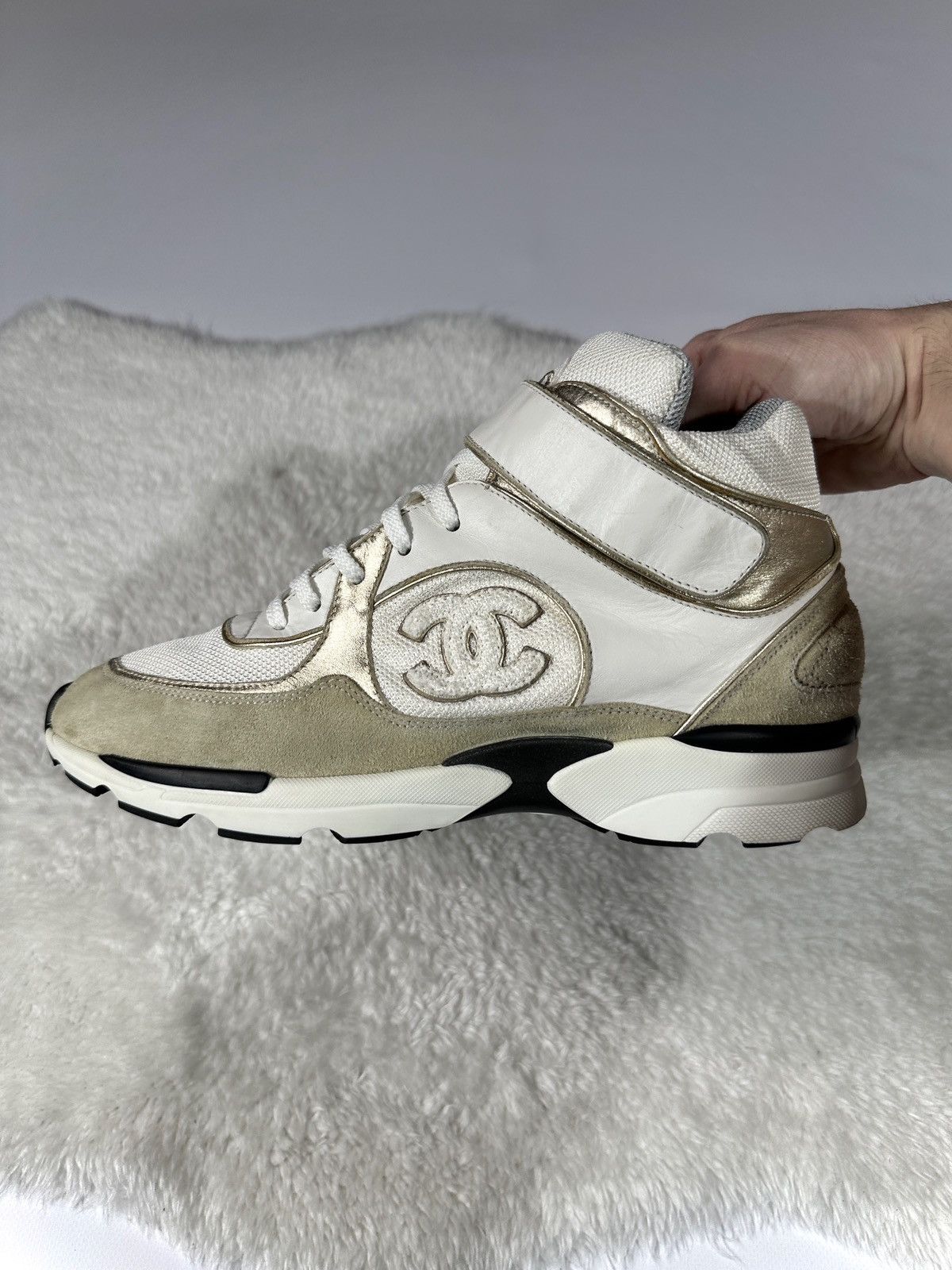 Chanel Chanel CC High Top Sneakers White Gold Authentic 39 Size US 8 / IT 38 - 2 Thumbnail