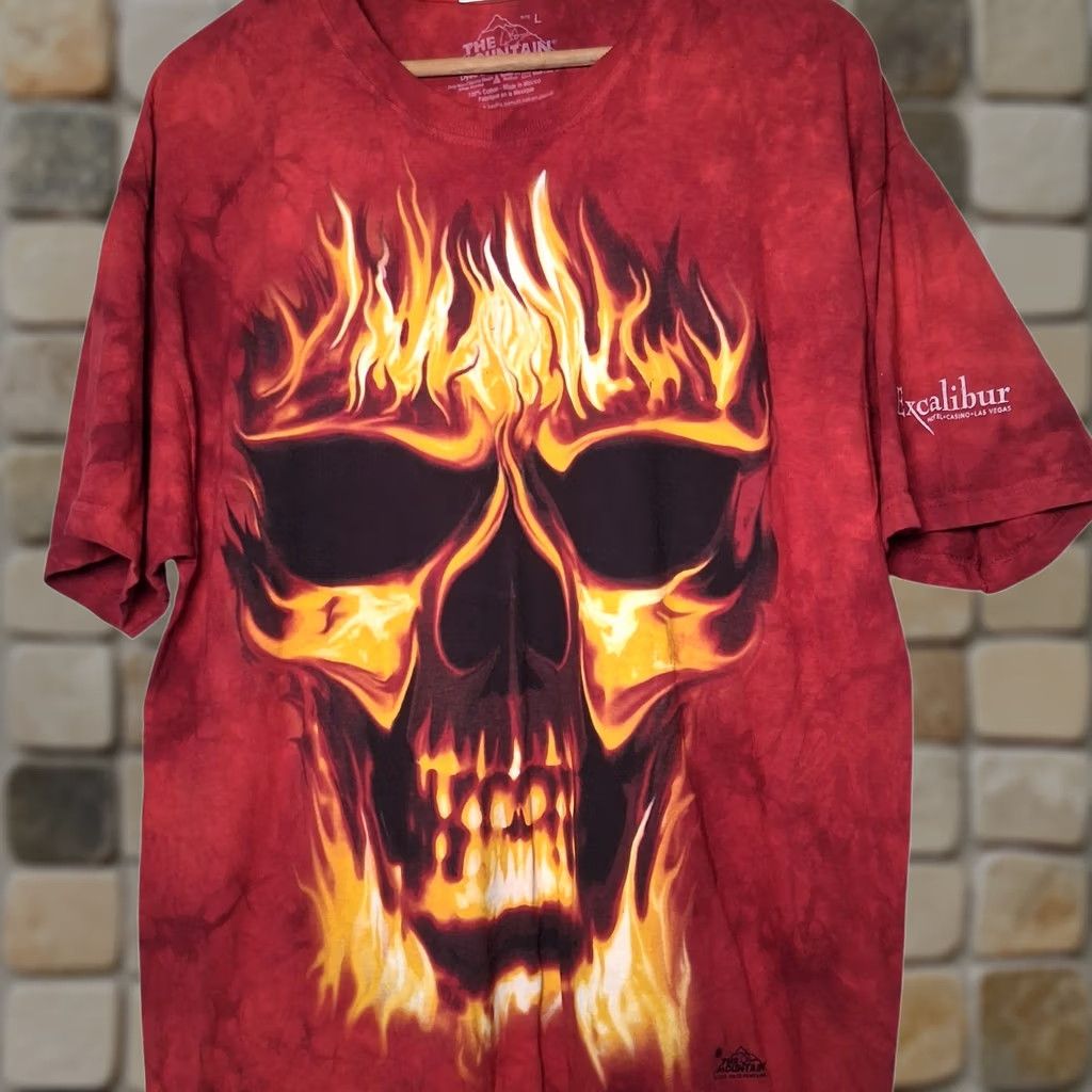 The Mountain VINTAGE The Mountain Flaming Skull Shirt L Red Excalibur Casino Las Vegas 2005 Penfound Mens Size US L / EU 52-54 / 3 - 1 Thumbnail