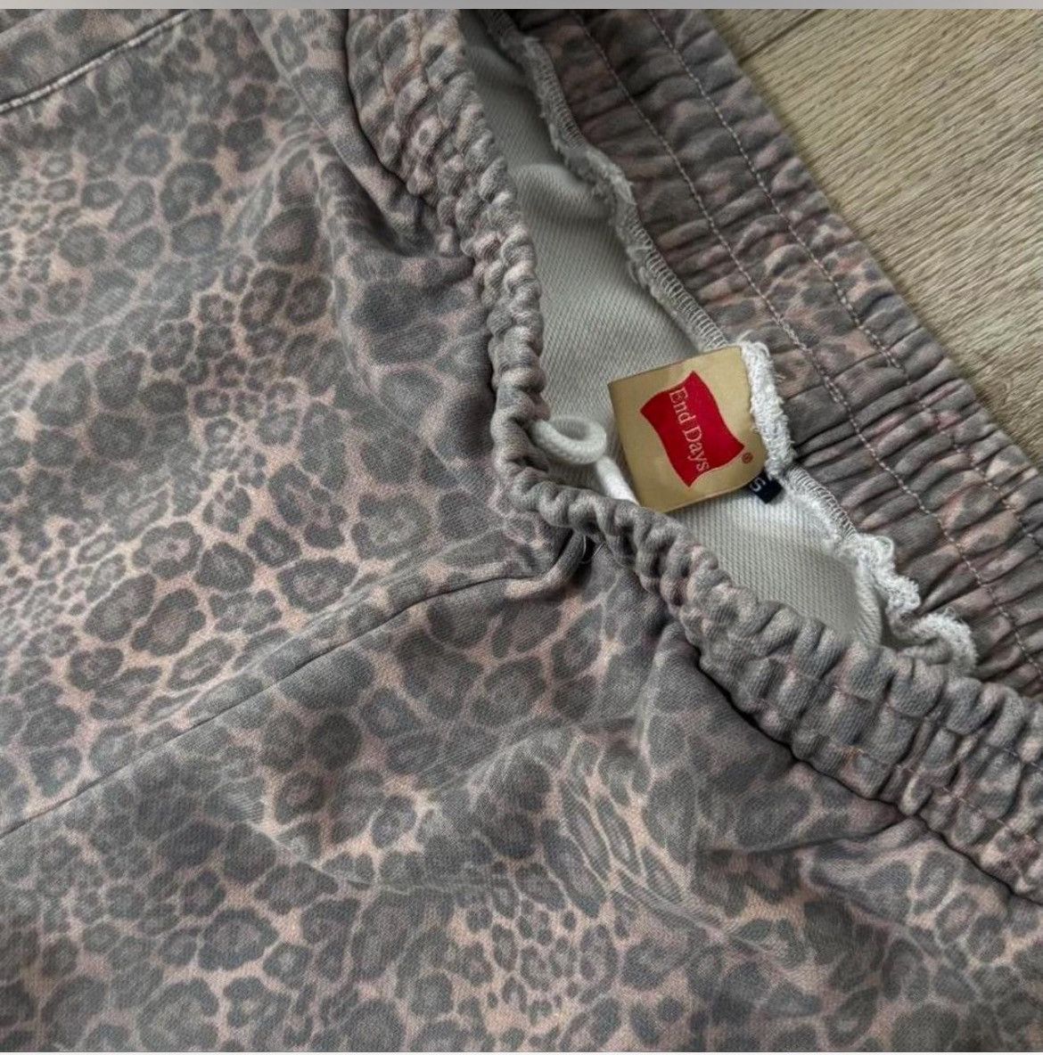 END. End days leopard heel drag sweats Size US 30 / EU 46 - 2 Thumbnail