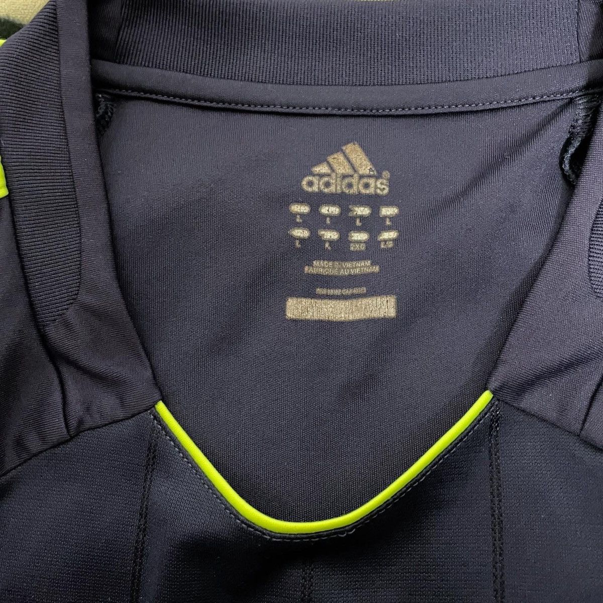 Adidas 2012 2013 Real Madrid Adidas Vintage Away Kit Soccer Jersey Size US L / EU 52-54 / 3 - 3 Thumbnail