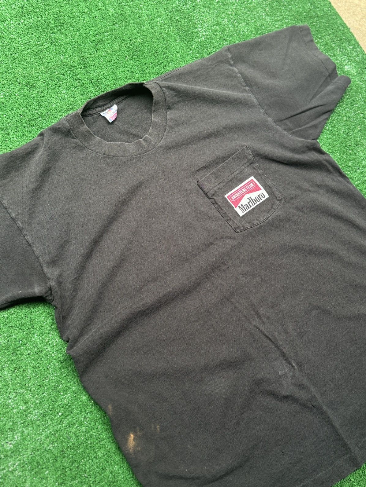 Vintage 90’s Marlboro Snake Pass T-Shirt Size US XL / EU 56 / 4 - 6 Thumbnail