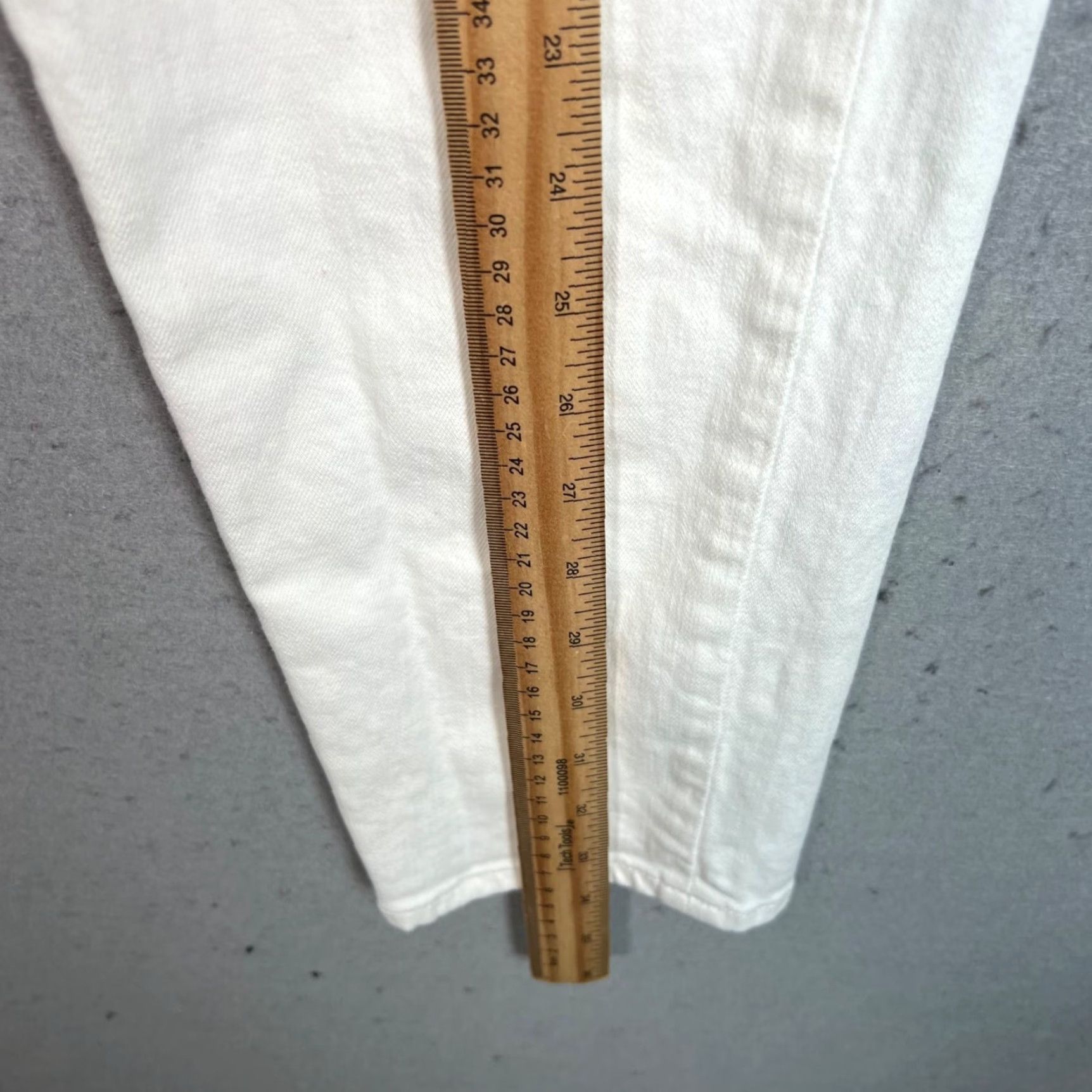 Uniqlo VINTAGE Uniqlo Jeans Women’s White Tapered Leg Slim Straight Size 24 Cotton Blend Denim 26in Inseam 8.5-10.5 Rise Women’s Jeans Size 42" / US 20 - 6 Thumbnail