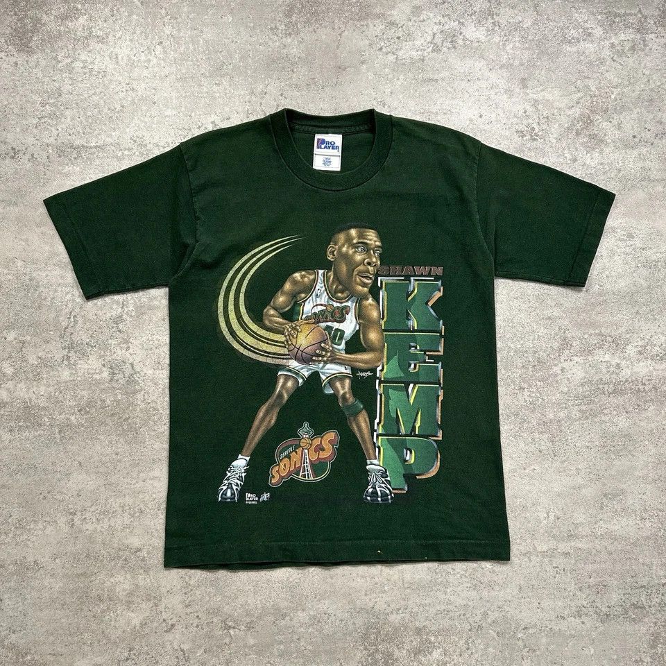 NBA × Vintage SEATTLE SUPERSONICS KEMP PRO PLAYER CARICATURE YOUTH 14/16 Size US S / EU 44-46 / 1 - 1 Thumbnail