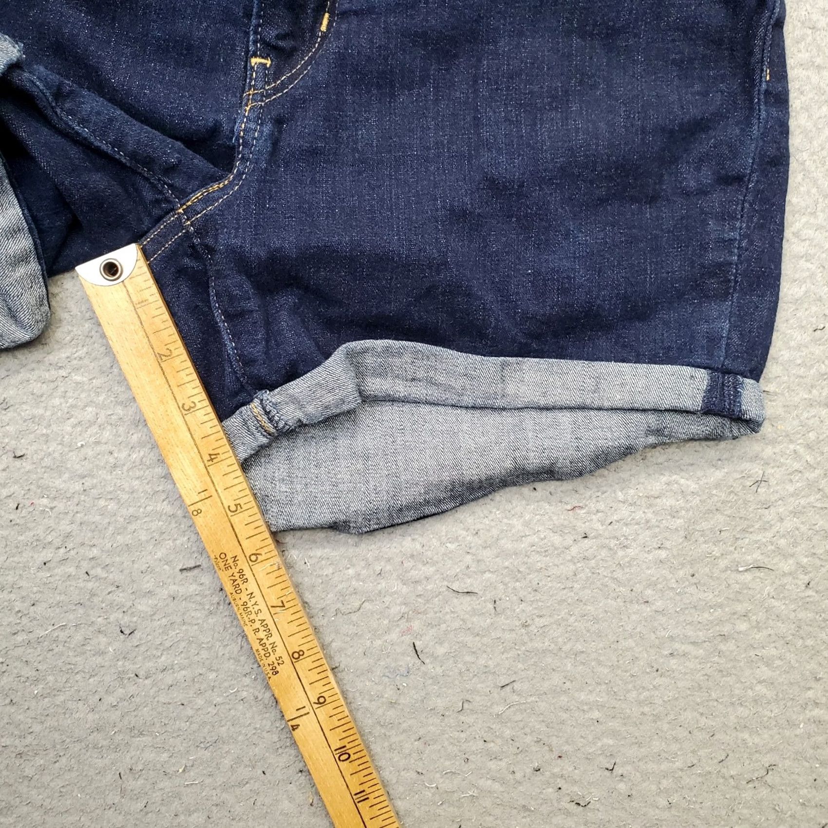 Levi's Levi's Womens Bermuda Shorts Size 31 Blue Denim Red Tab Low Waist Cuffed Mid Length 5-Pocket Design Size 24" / US 00 / IT 34 - 4 Thumbnail