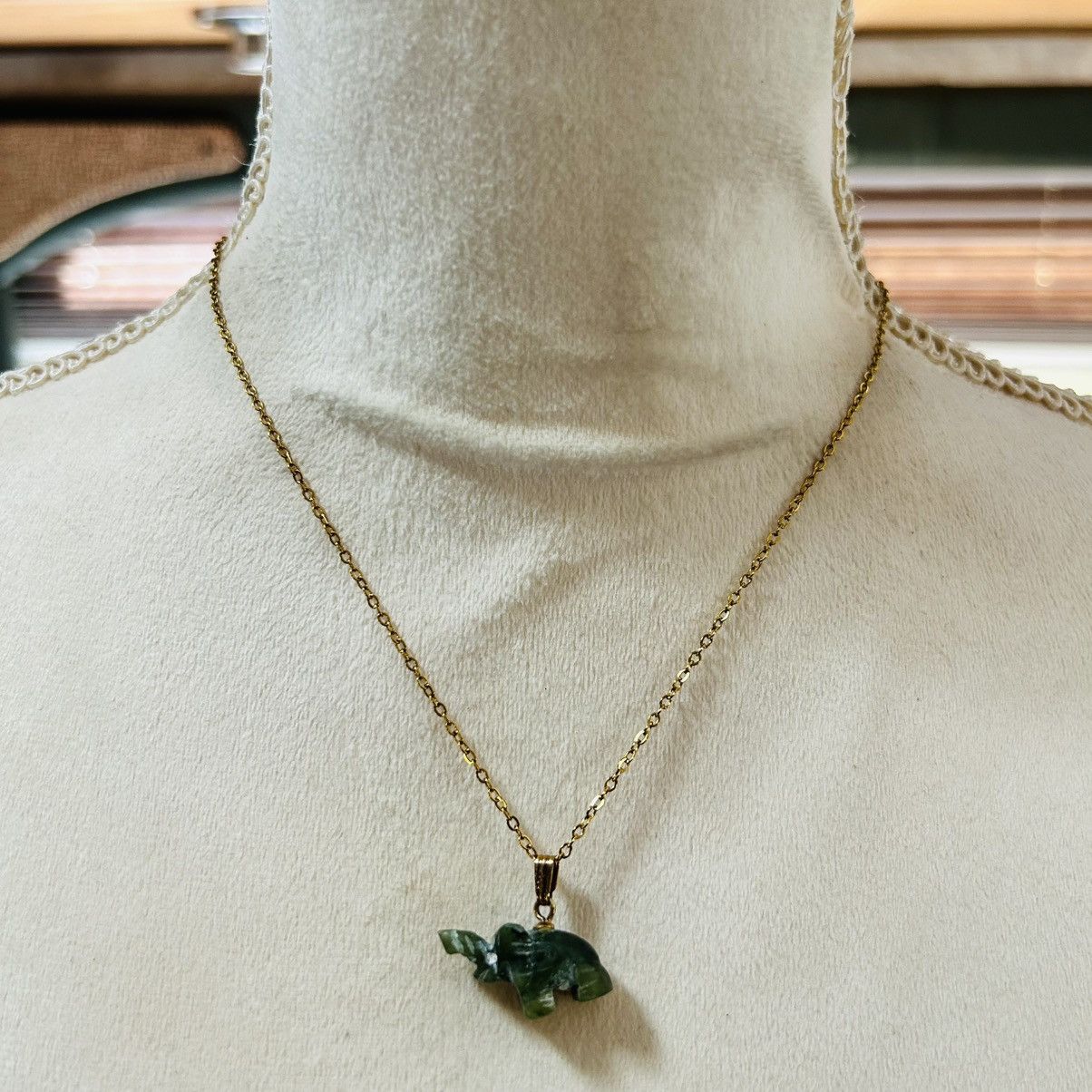 Vintage Vintage hand carved nephrite jade lucky elephant necklace Size ONE SIZE - 2 Thumbnail