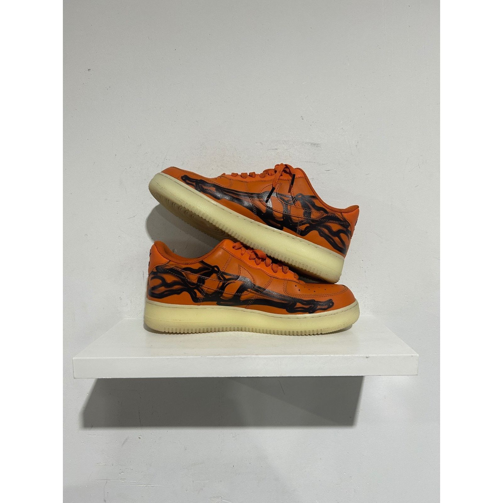 Nike NIKE AF1 LOW ORANGE SKELETON HALLOWEEN 2020 SIZE 11 PREOWNED Size US 11 / EU 44 - 2 Thumbnail