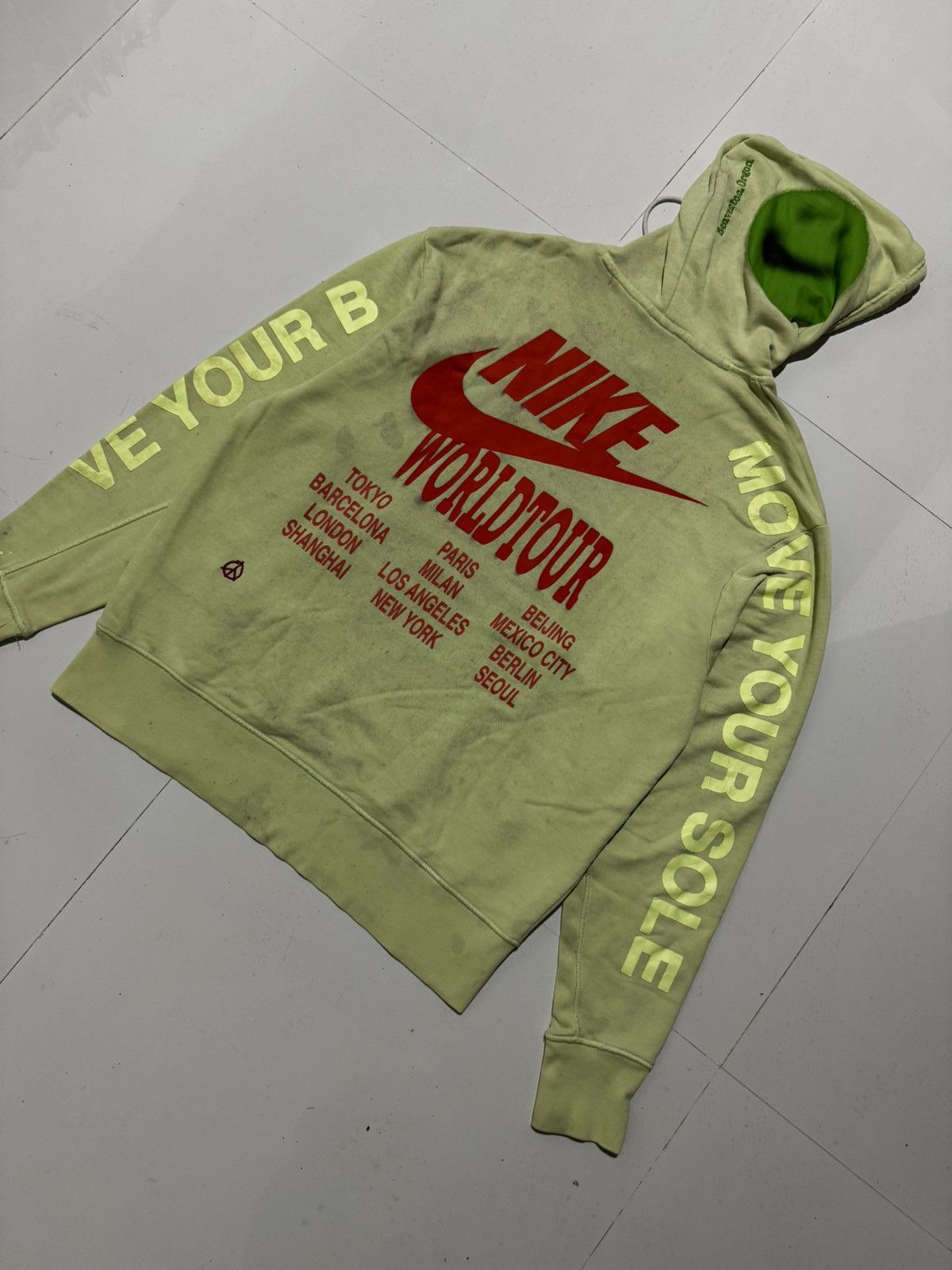 Nike Nike World Tour Graffiti Print Hoodie Size US XL / EU 56 / 4 - 12 Thumbnail