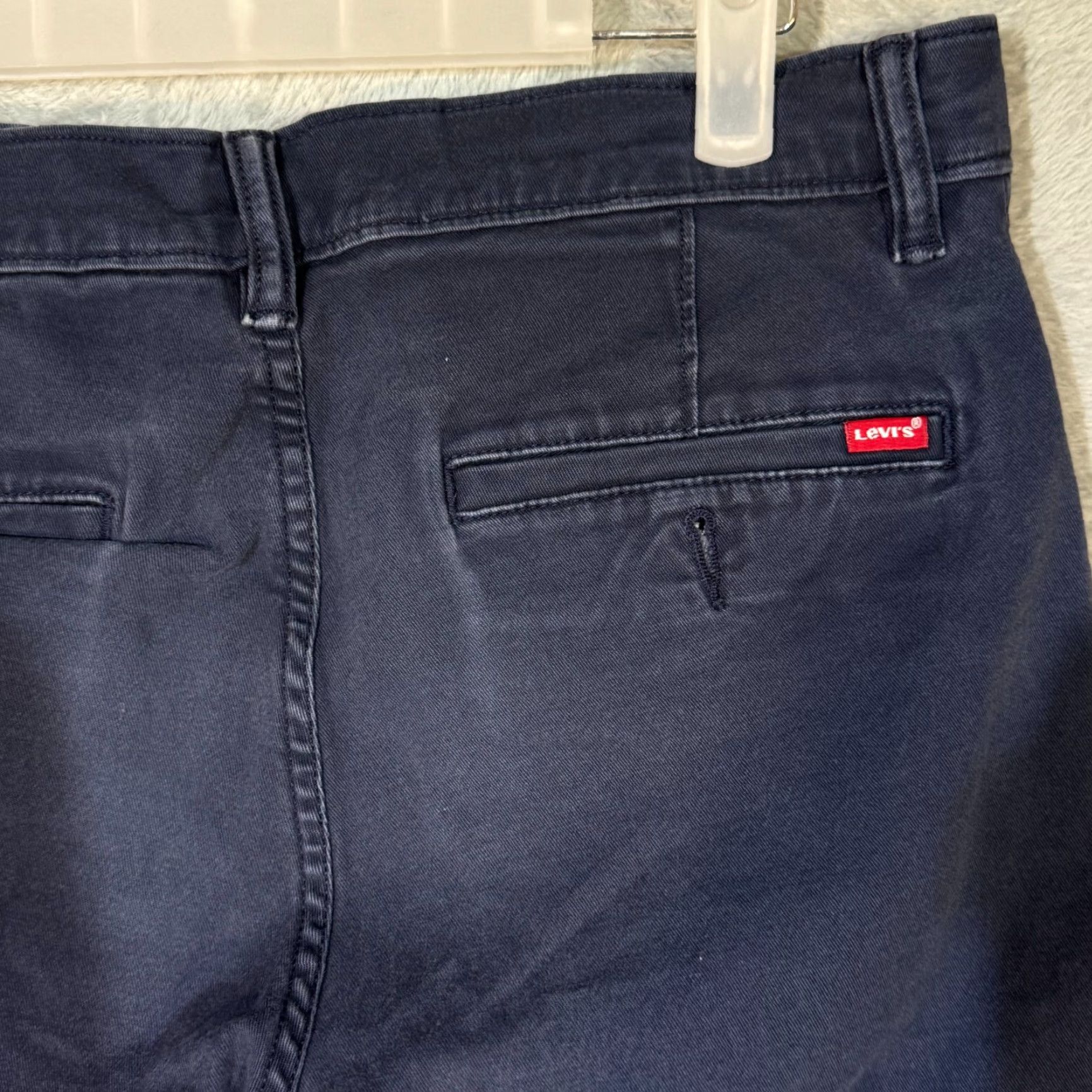 Levi's Levi’s 552 Mens Jeans Straight Leg Mid Rise Blue Denim Medium Wash 28 x 30 Jeans Men’s 28x30 Blue Denim Straight Leg (Levi’s 552) Size US 28 / EU 44 - 7 Thumbnail