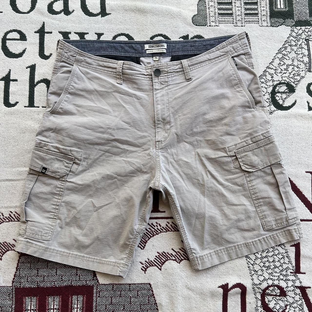 Vintage Crazy Vintage Y2K/2000s Baggy BillaBong Cream Skater Style Cargo Shorts! Size US 36 / EU 52 - 1 Thumbnail