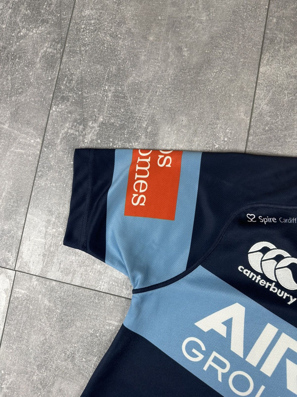 Canterbury of New Zealand Canterbury Cardiff Blues 2015/16 Home Rugby Jersey Size US S / EU 44-46 / 1 - 6 Thumbnail
