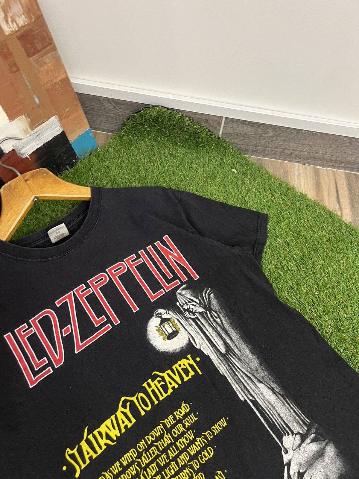 Band Tees Led Zeppelin IV Stairway To Heaven Jimmy Page T-shirt Size US M / EU 48-50 / 2 - 3 Thumbnail