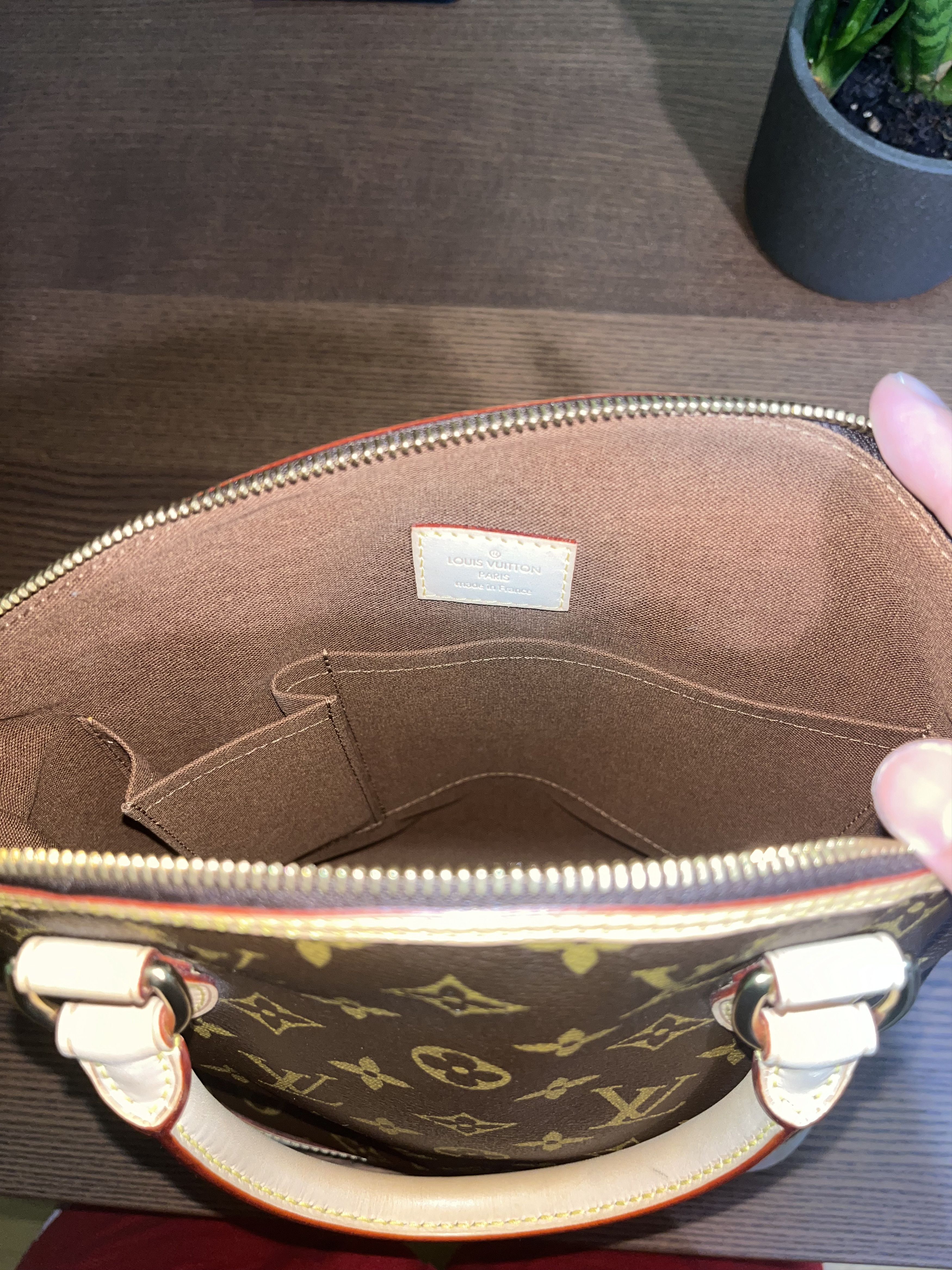 Louis Vuitton Louis Vuitton Lockit Handbag Size ONE SIZE - 3 Thumbnail