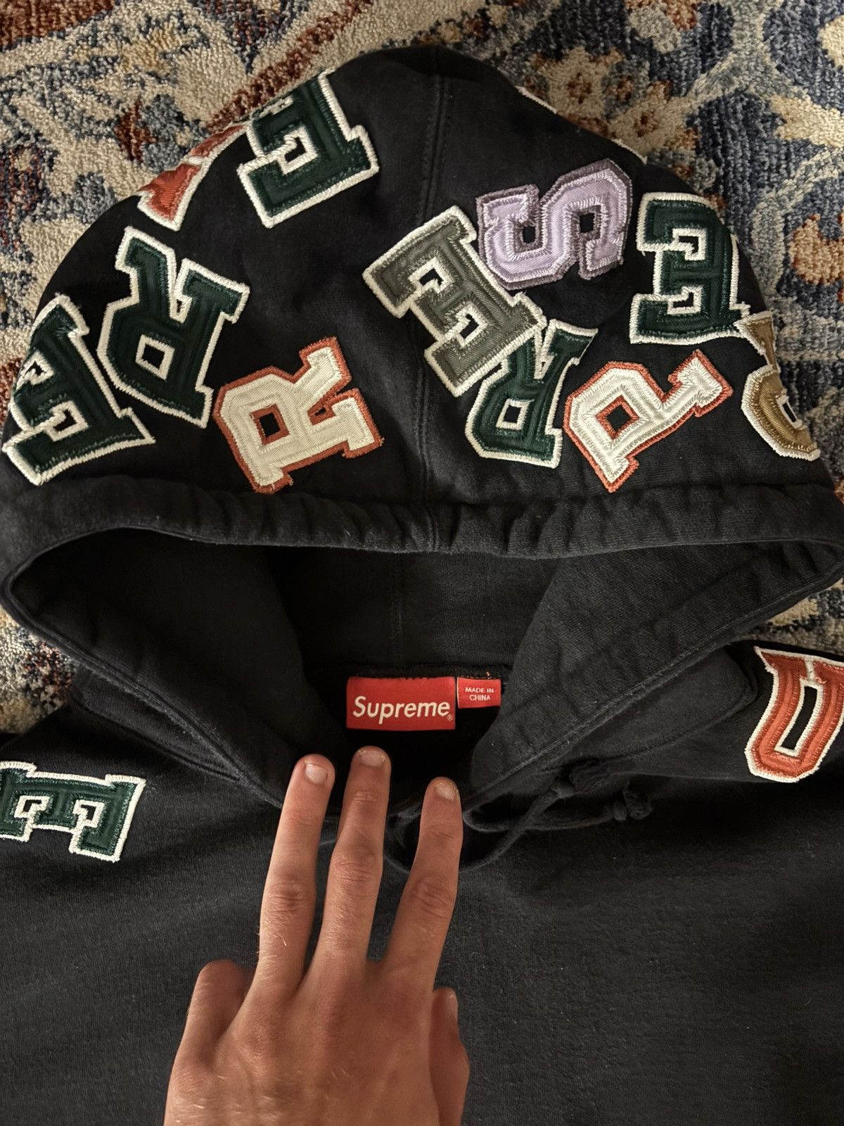 Supreme Supreme Scattered Appliqué Hooded Sweatshirt Size US XL / EU 56 / 4 - 2 Thumbnail