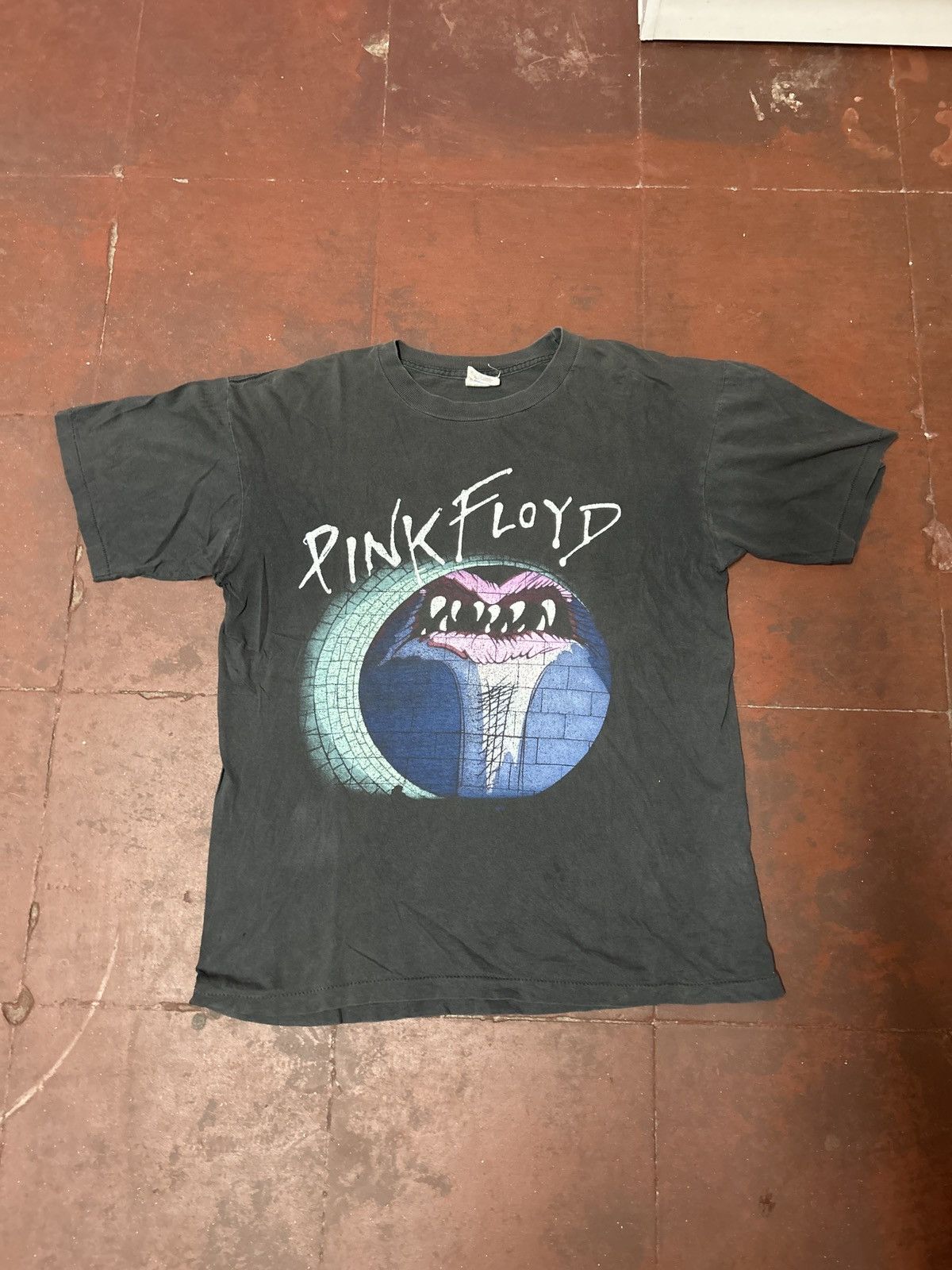 Band Tees × Pink Floyd × Vintage 1990 pink floyd the wall Size US L / EU 52-54 / 3 - 1 Thumbnail