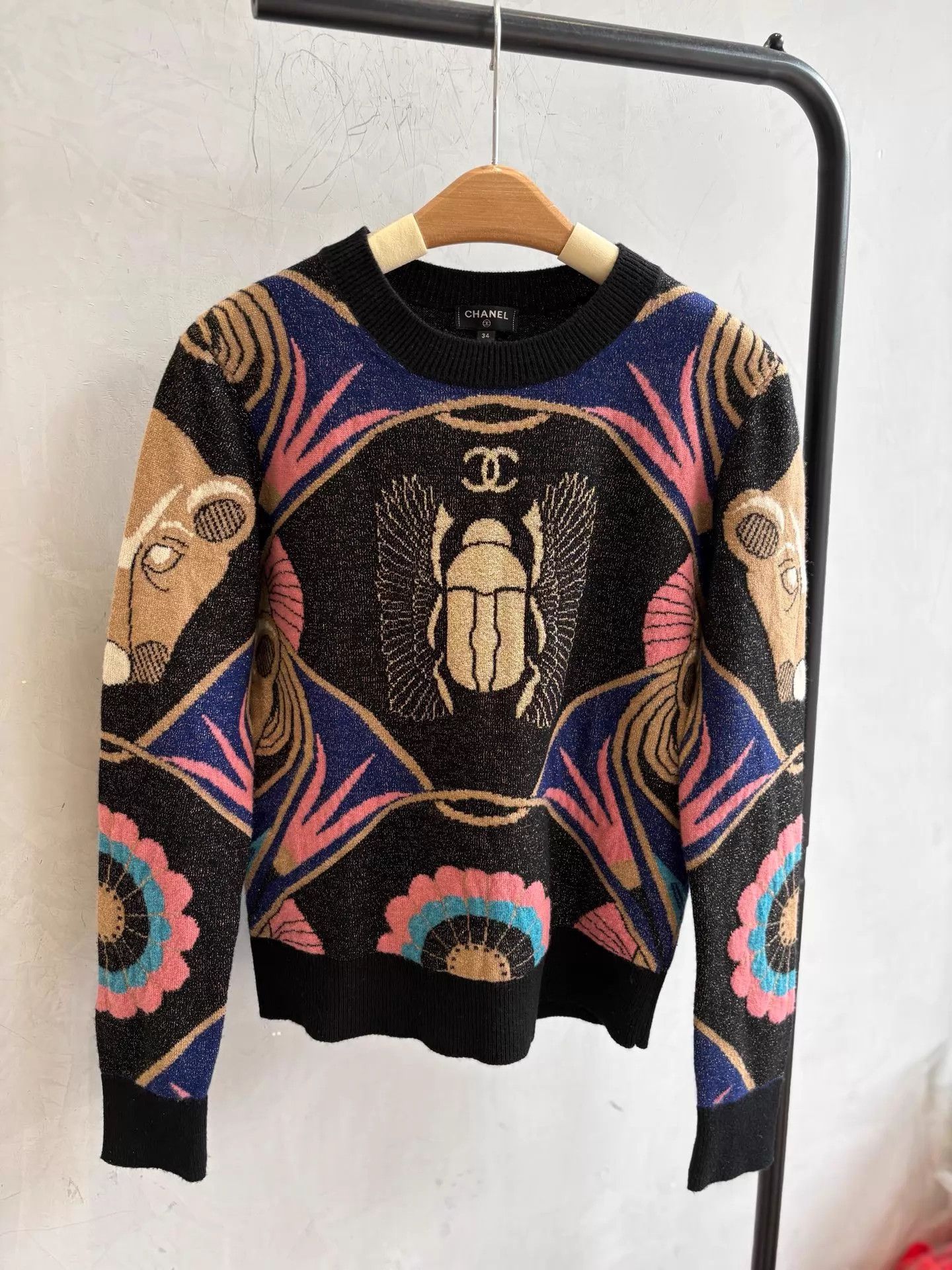 Chanel Chanel Egyptian Scarab Cashmere Sweater 34 Size XS / US 0-2 / IT 36-38 - 1 Thumbnail