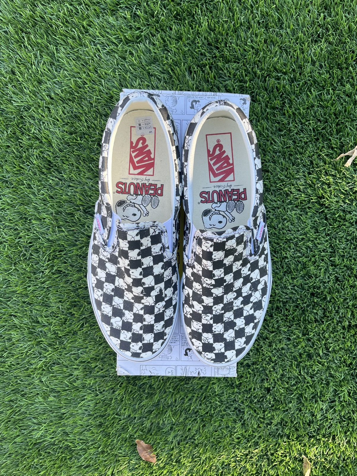 Vans Vans Peanuts Snoopy Checkerboard Classic Slip-On Sneaker 10 Size US 10 / EU 43 - 2 Thumbnail