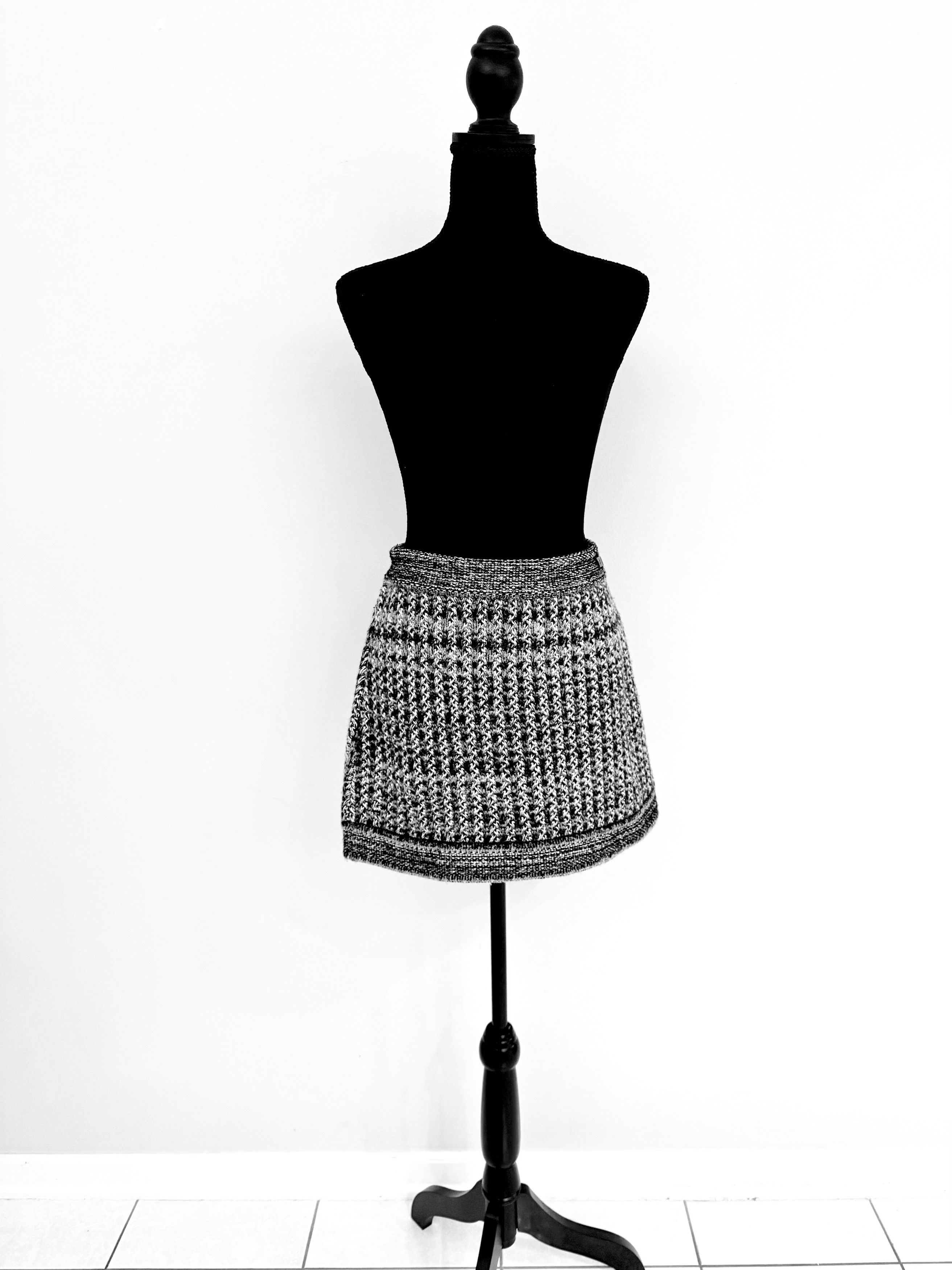 Chanel Chanel Wool Mini Skirt Size 26" / US 2 / IT 38 - 1 Thumbnail