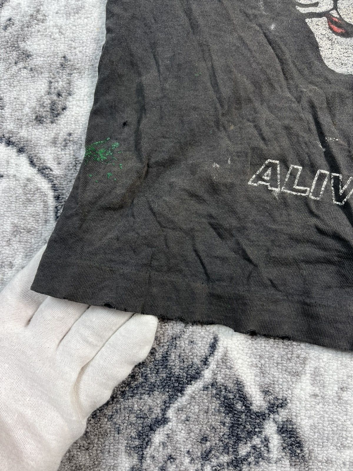 KISS KISS Alive Worldwide Tour 96 97 Distressed Faded Tee Size US XL / EU 56 / 4 - 10 Thumbnail
