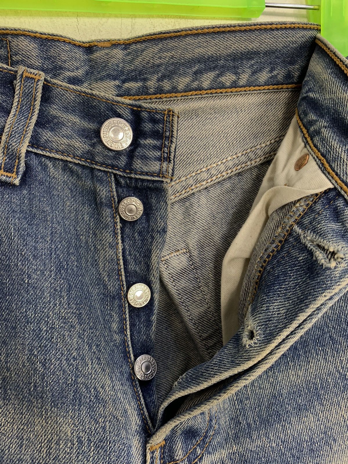 Levi's Vintage Clothing 90s Levi’s Strauss Lot 501 Buttonfly Denim Beauty Fade Size 26" / US 2 / IT 38 - 9 Thumbnail