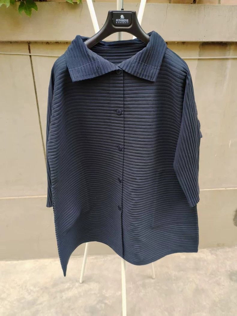 Issey Miyake size:one size Black pleated cardigan