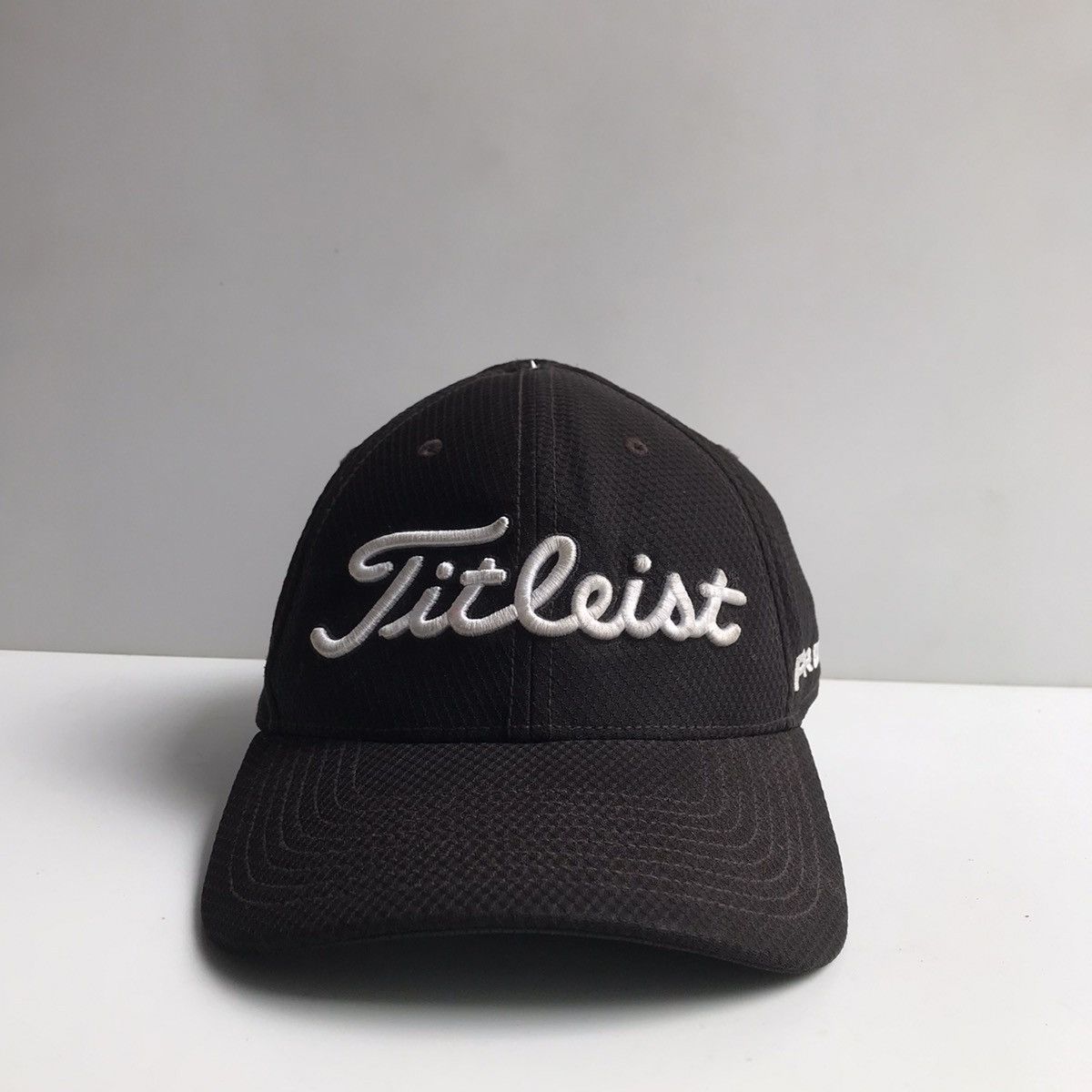 Titleist Titleist Golf Black Cap Pro V1 Velcro back adjusted Size ONE SIZE - 9 Thumbnail