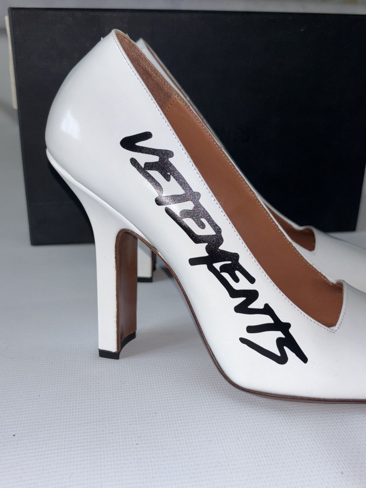 Vetements Vetements Logo leather heels Size US 9 / IT 39 - 6 Thumbnail