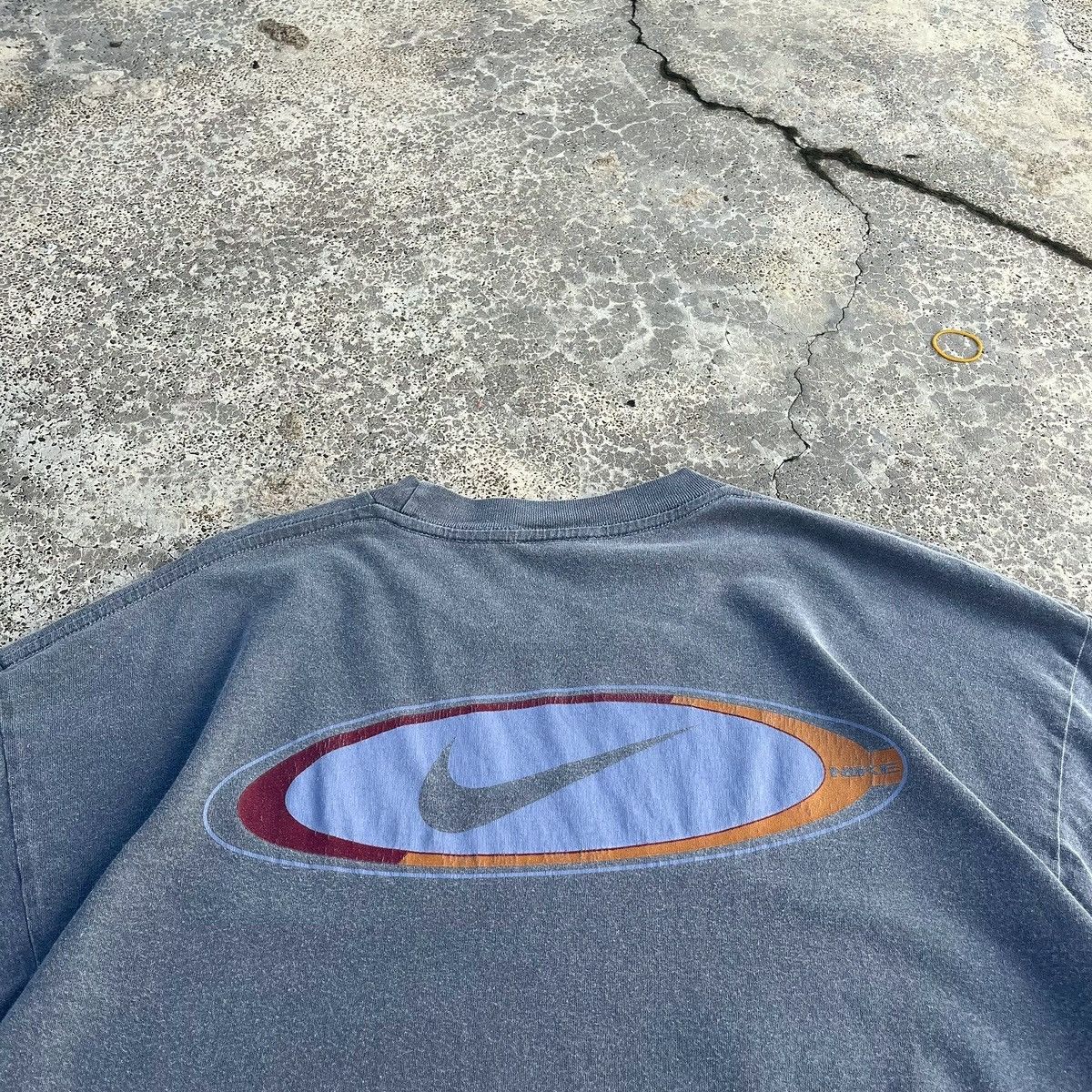 Nike Vintage 90s Nike Centre Oval Swoosh Nice Graphic Tee Rare Size US XL / EU 56 / 4 - 5 Thumbnail