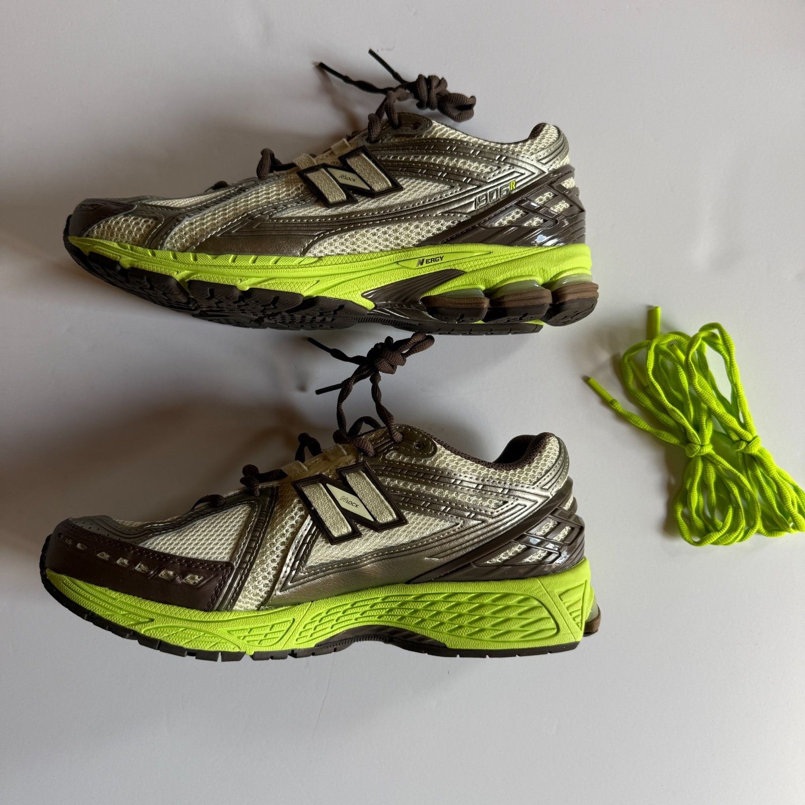 New Balance New Balance 1906R x SSENSE Exclusive M1906RSF Sneakers Size US 10 / EU 43 - 4 Thumbnail