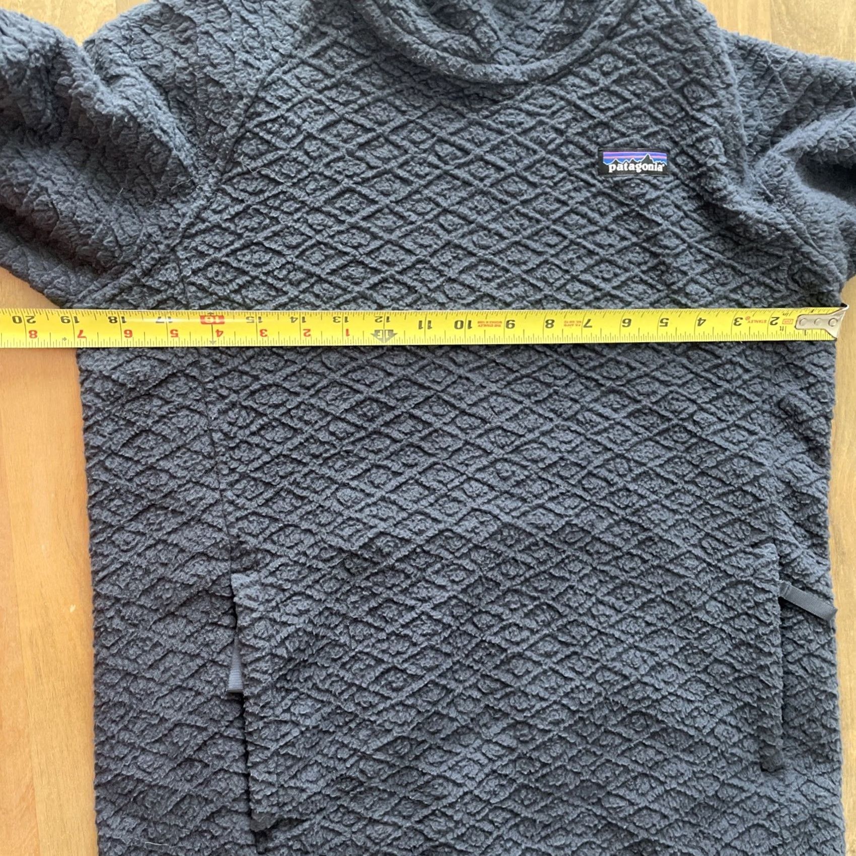 Patagonia Patagonia Hoodie Womens Small Diamond Capra Fleece Pullover Navy Blue Textured Raglan Sleeve Pockets Logo Casual Modern Winter Fall Spring Size S / US 4 / IT 40 - 7 Thumbnail