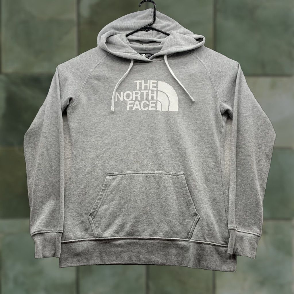 The North Face Hoodie Womens M Gray Outdoor Hiking Camping Pullover Crew Neck Pockets Regular Solid Womens in Grey (Size Medium)