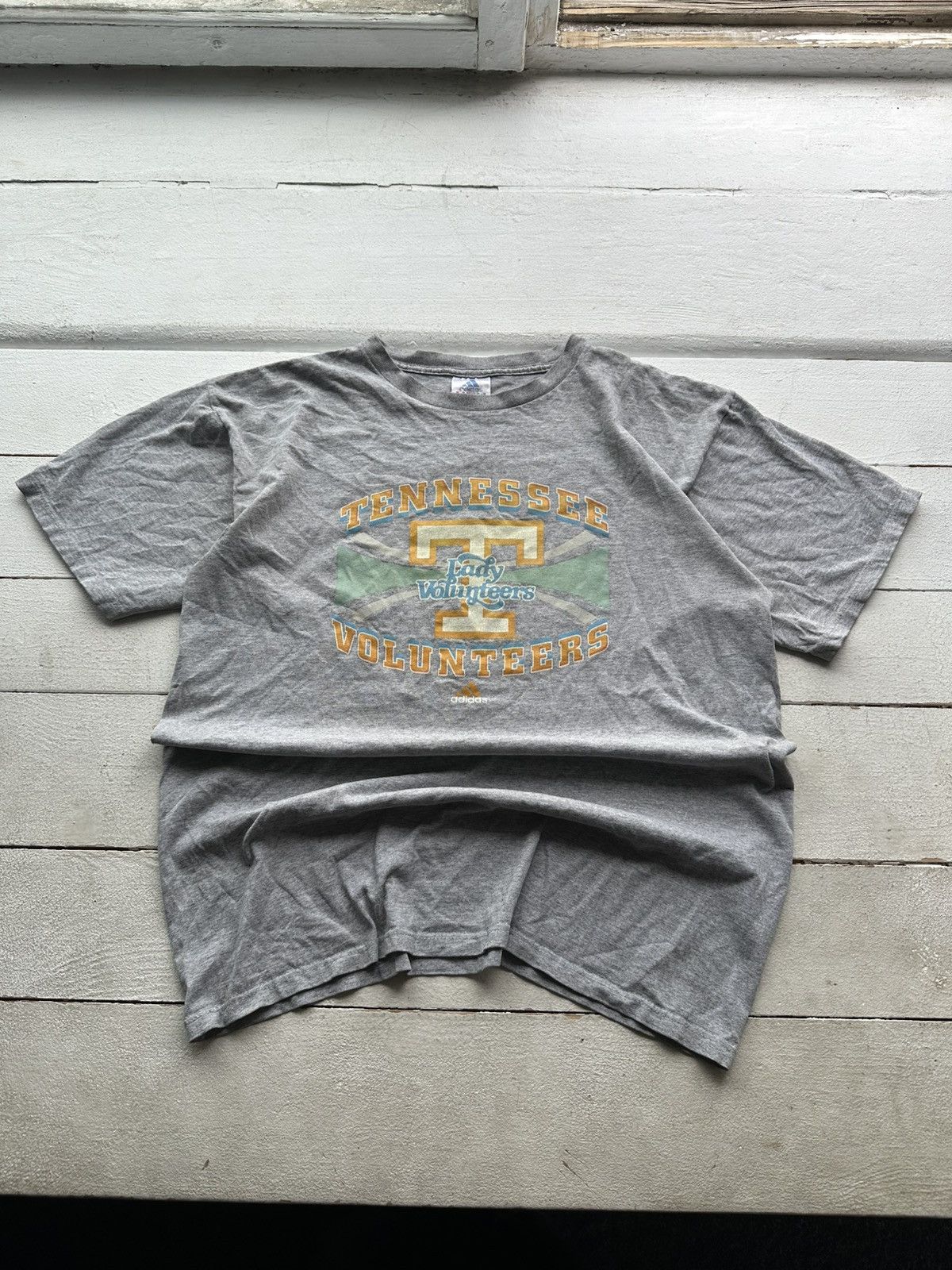 Adidas 🚨ADIDAS TENNESSEE VOLUNTEERS BIG BACK LOGO Y2K usa state Size US M / EU 48-50 / 2 - 1 Thumbnail