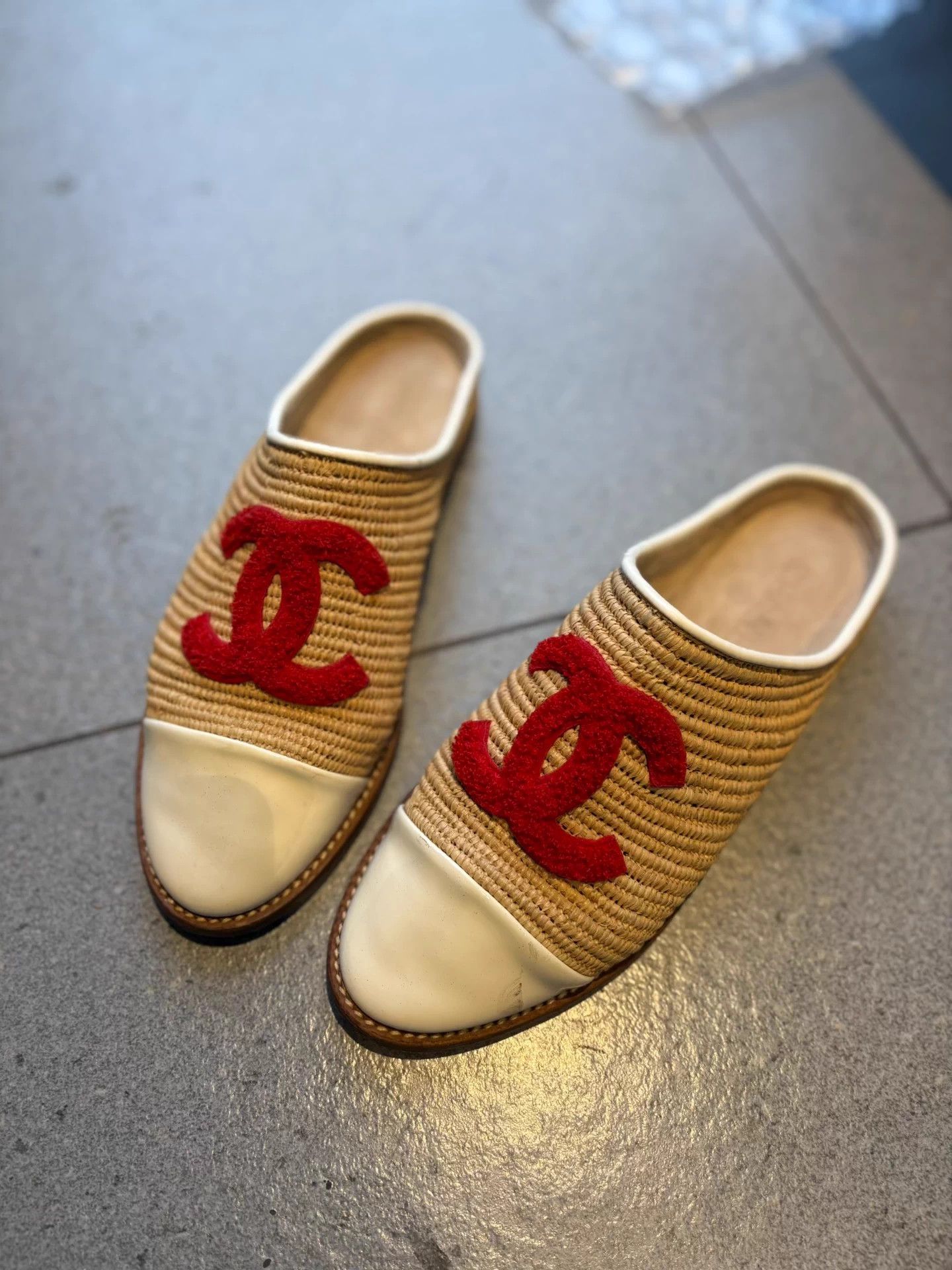 Chanel Chanel Red Large CC Logo Woven Slide 38 99 New Size US 7.5 / IT 37.5 - 2 Thumbnail
