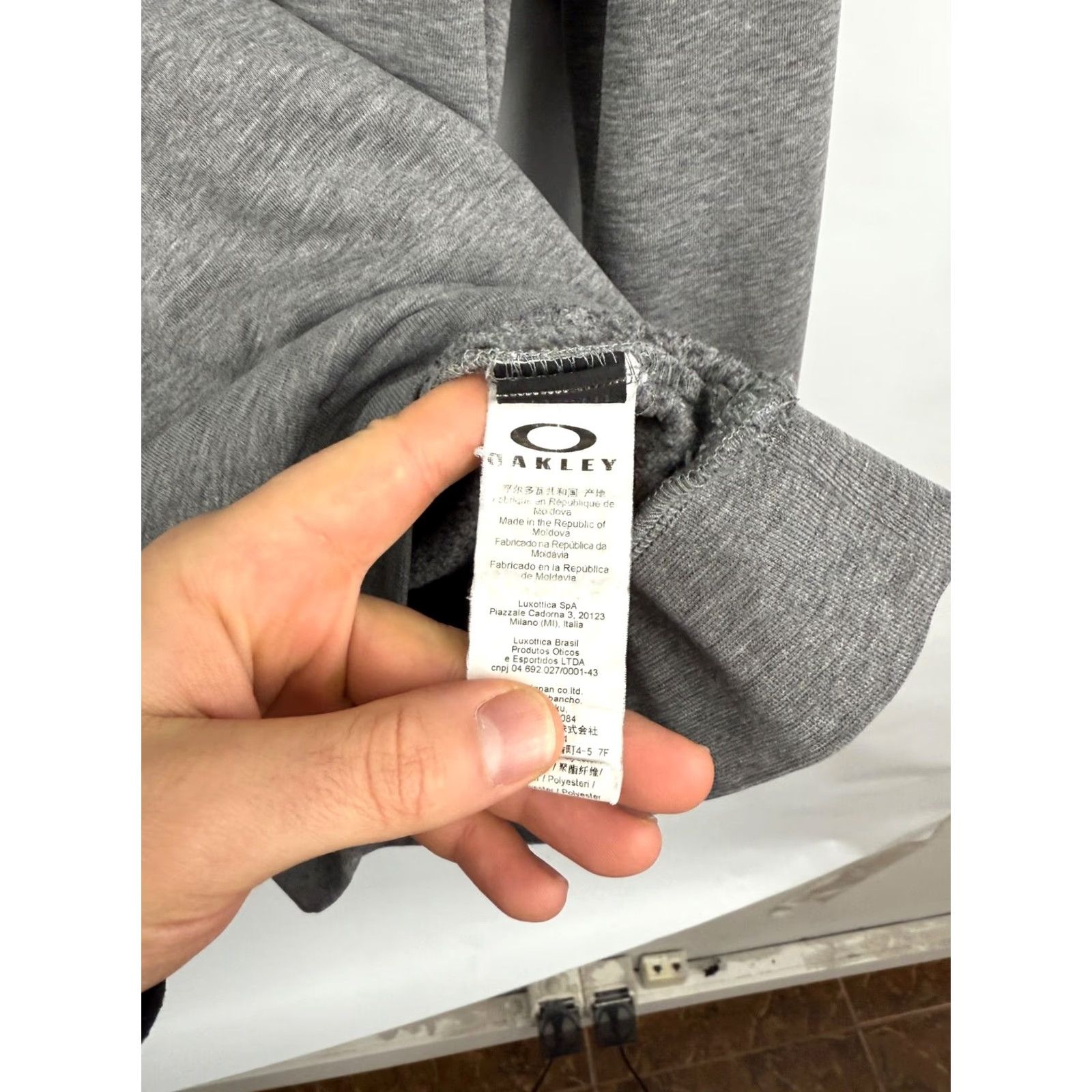 Oakley VINTAGE Oakley Outdoor Hoodie Men's L Gray Pullover Y2K Rare Retro Hype Shirt Size US L / EU 52-54 / 3 - 8 Thumbnail