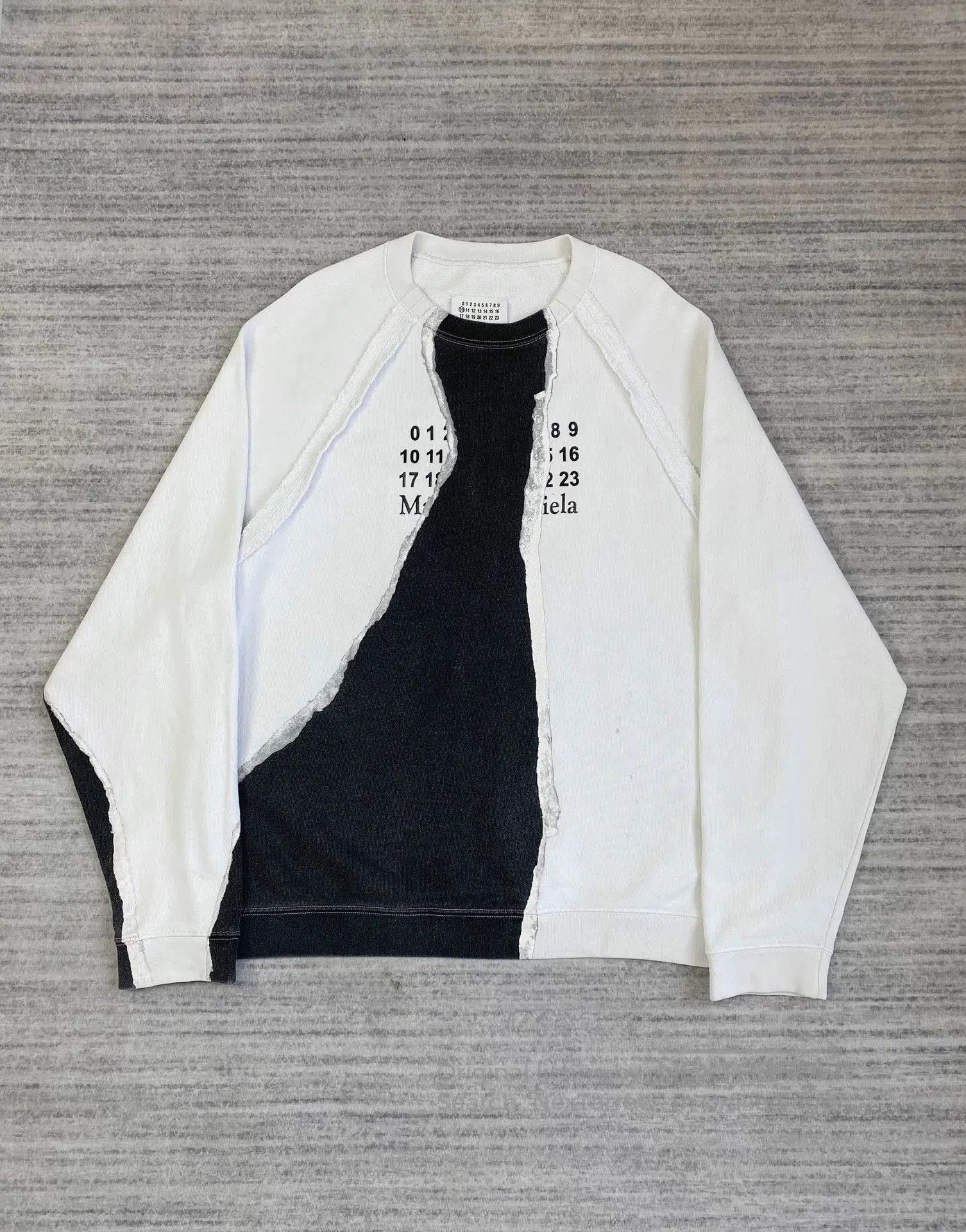 Maison Margiela maison margiela black and white sweatshirt. Size US L / EU 52-54 / 3 - 1 Thumbnail