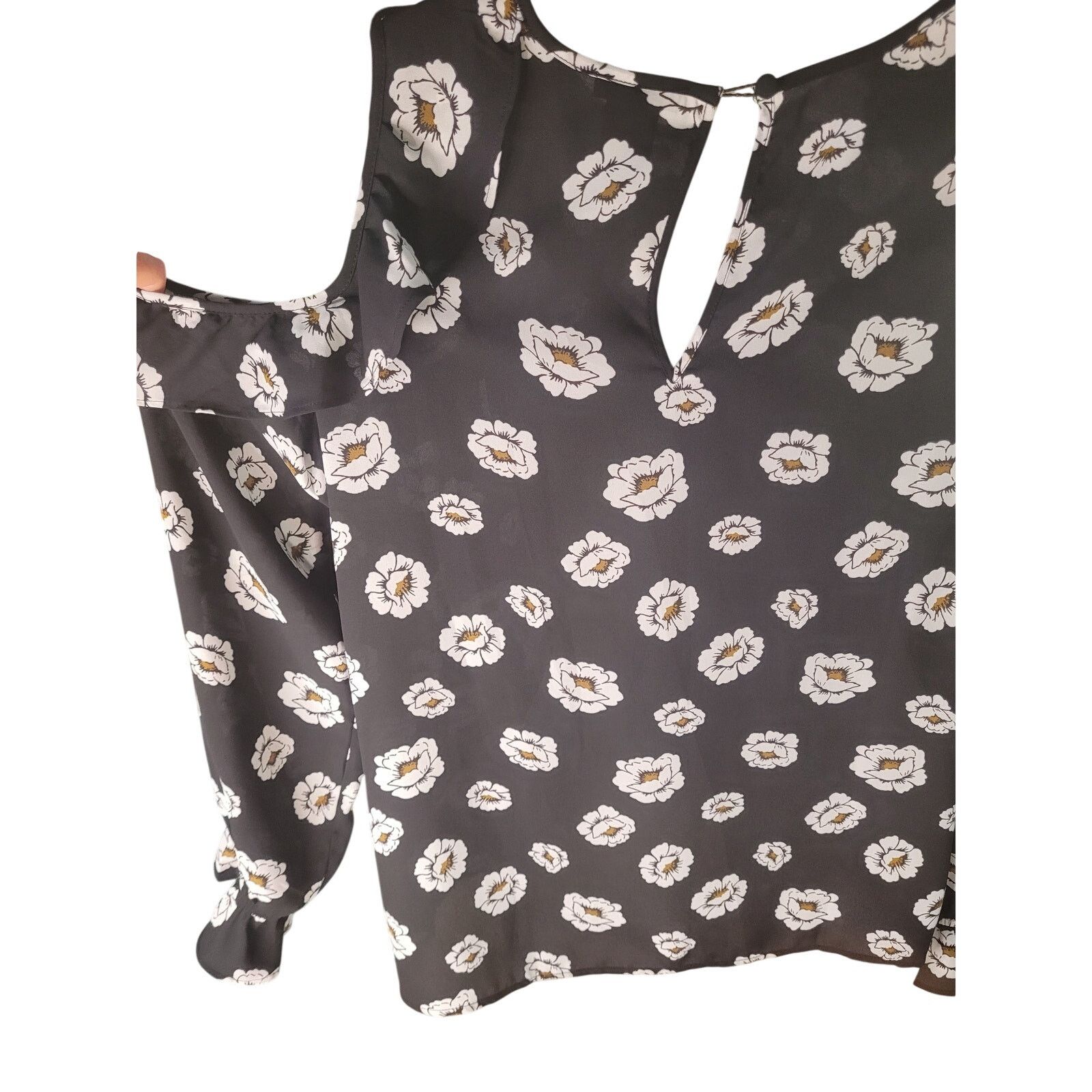 Ann Taylor Ann Taylor Shoulder Cutout Top Black Floral Long Slvs Sz M Size M / US 6-8 / IT 42-44 - 5 Thumbnail