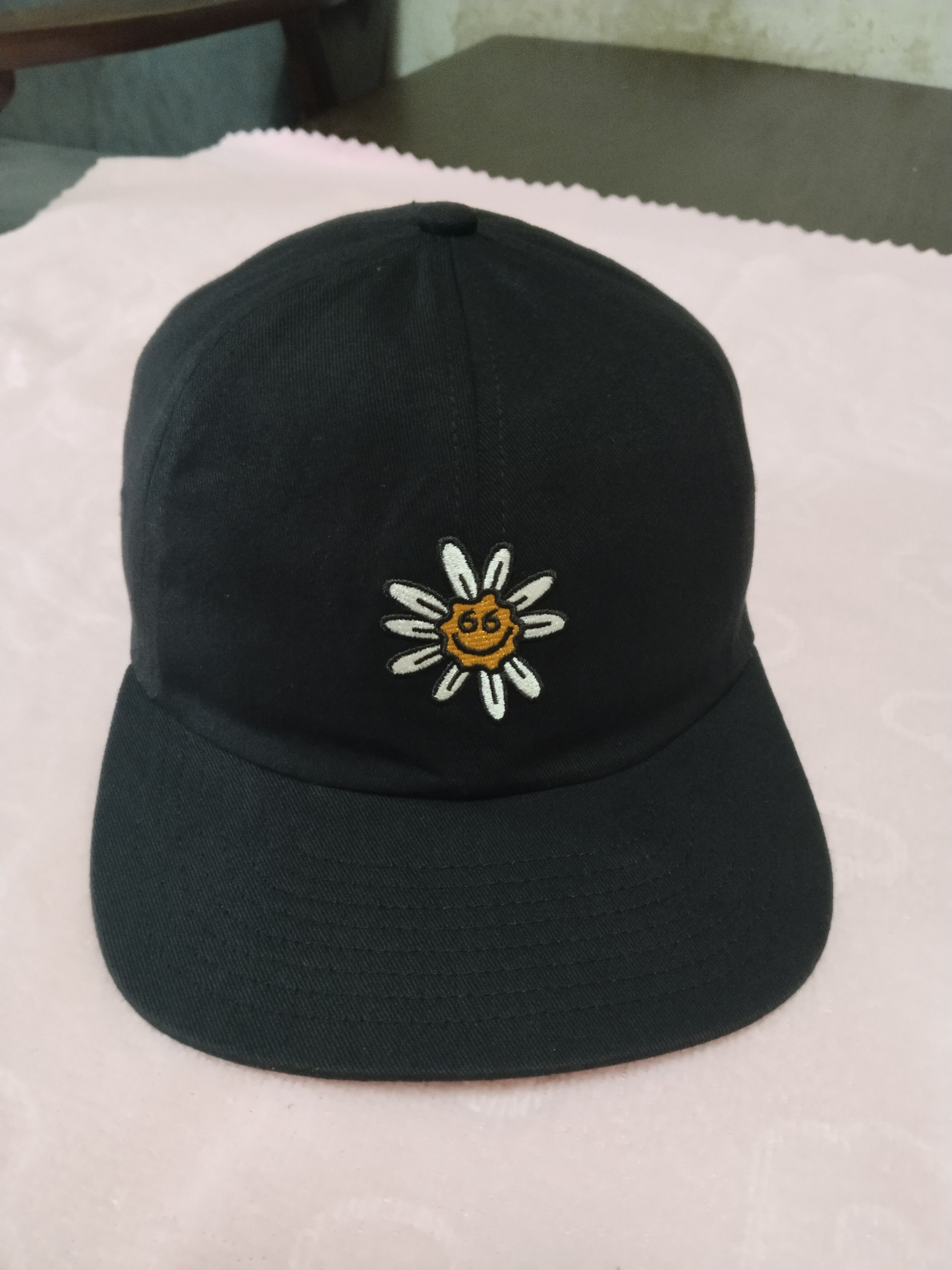 RARE DAISY EMBROIDERY VANS CAP