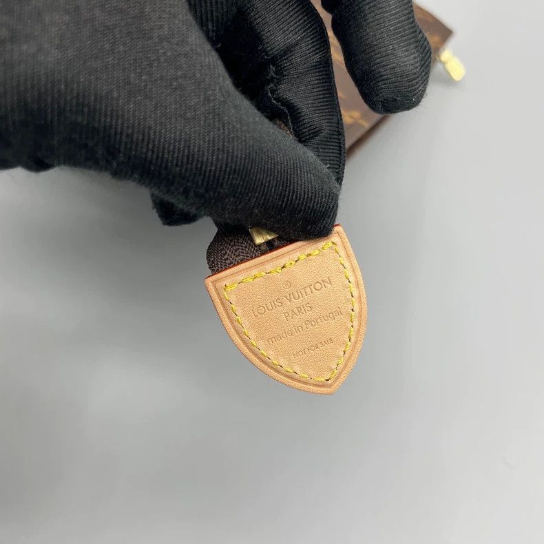Louis Vuitton Louis Vuitton Classic Makeup Pouch-2506 Size ONE SIZE - 6 Thumbnail