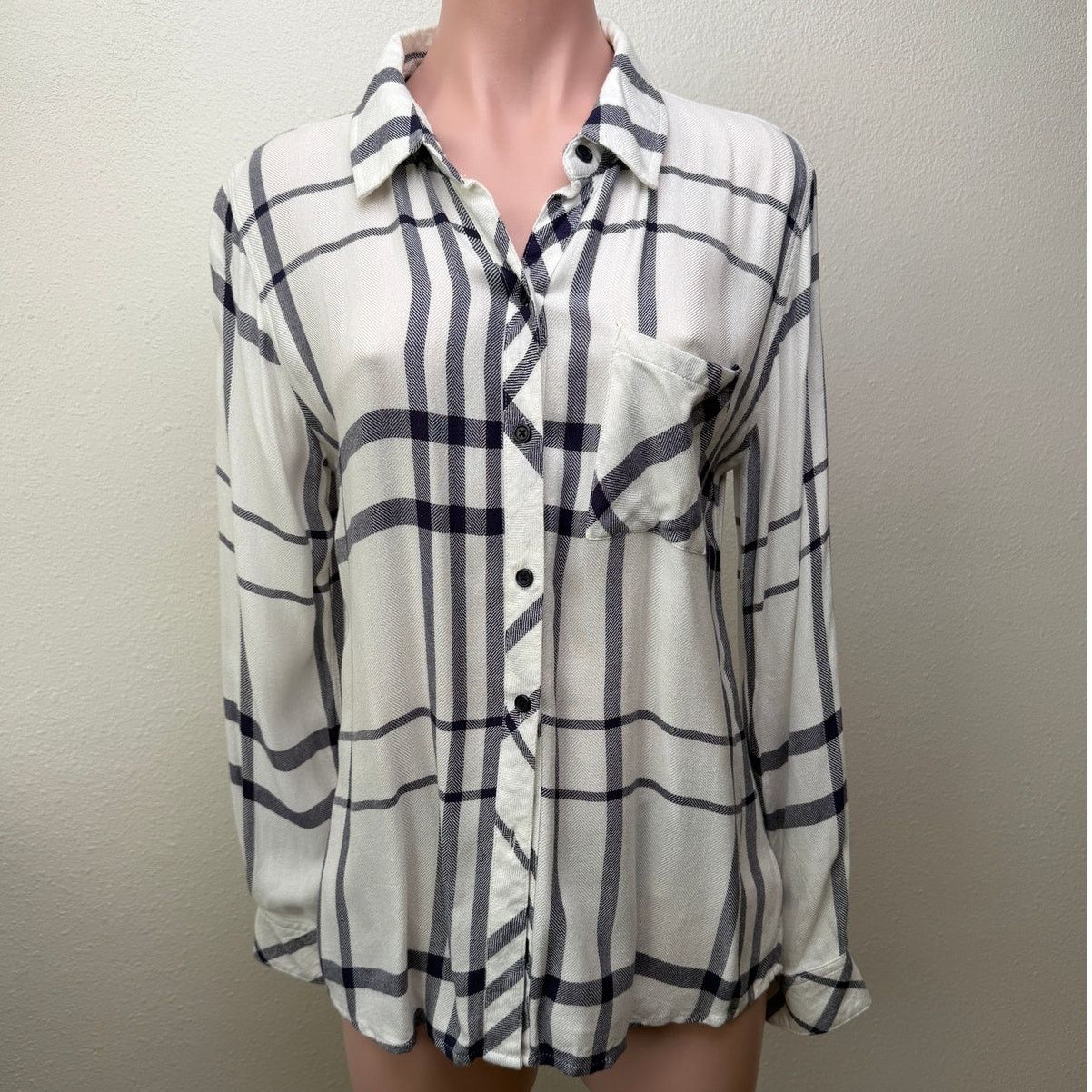 Rails Rails White Navy Plaid Button Down Shirt Long Sleeve Women S Size S / US 4 / IT 40 - 1 Thumbnail