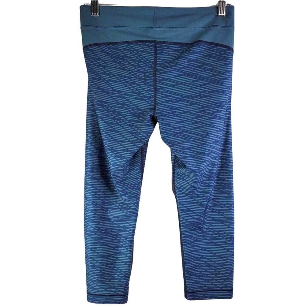 Under Armour Under Armour Womens S HeatGear Capri Leggings Health Goth Cy Size 27" / US 4 / IT 40 - 2 Thumbnail