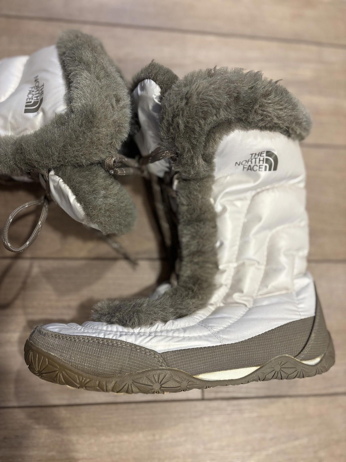 The North Face NEW North Face Women's Goose Down Boots Faux Fur Trim 6.5 Size US 6.5 / IT 36.5 - 2 Thumbnail